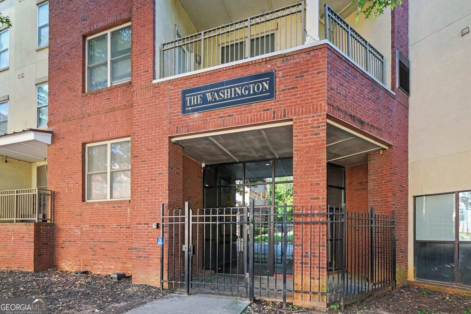 2 bedroom, 2 bathroom, 1,089 sq ft condominium for sale at 870 Mayson Turner Road 1311, Atlanta, GA 30314 — photo 1 of 33