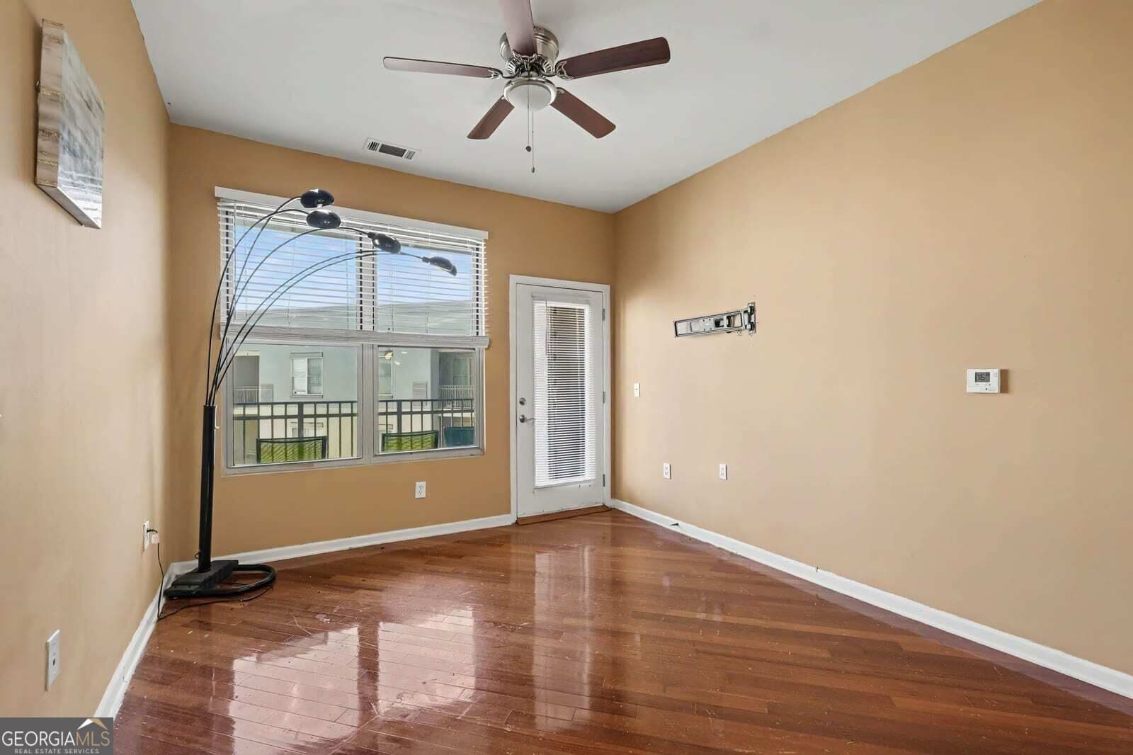 2 bedroom, 2 bathroom, 1,089 sq ft condominium for sale at 870 Mayson Turner Road 1311, Atlanta, GA 30314 — photo 4