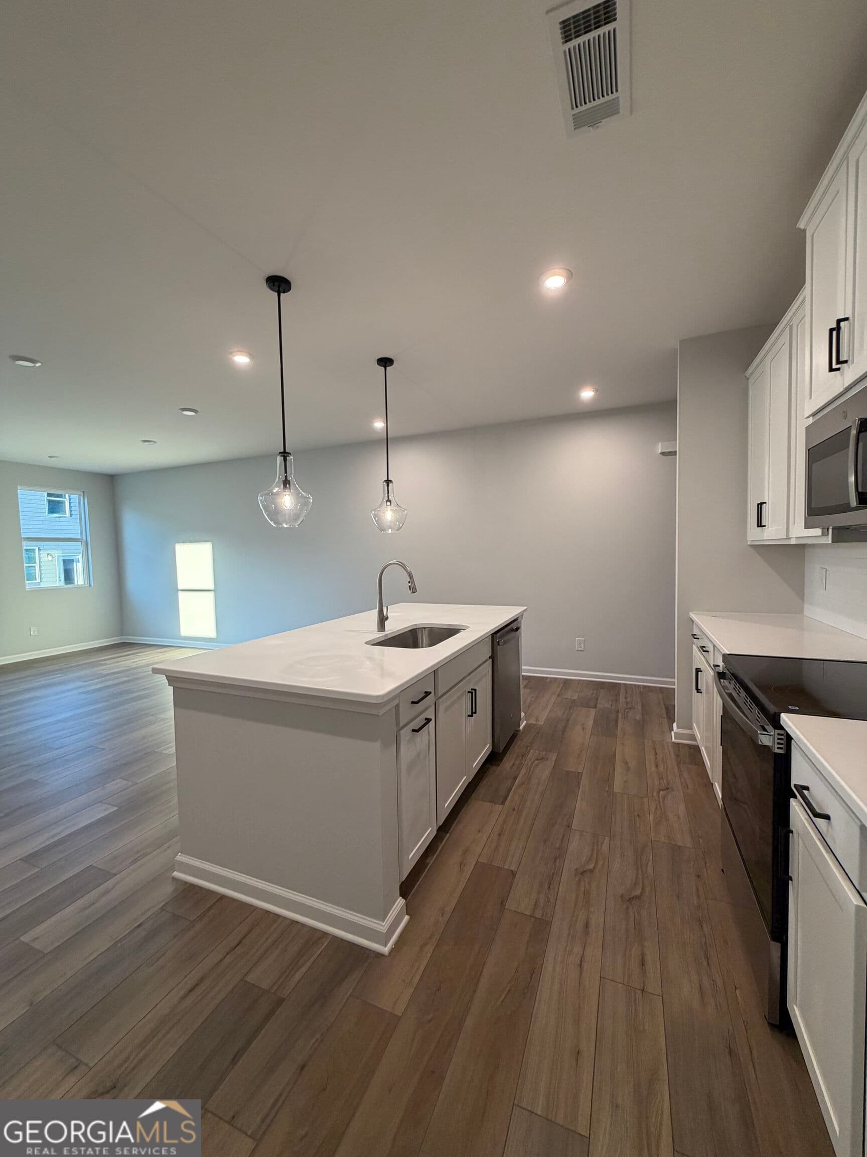 3 bedroom, 2.5 bathroom townhouse for rent at 547 Raelyns Way, Loganville, GA 30052 for $2,395 a month — photo 4