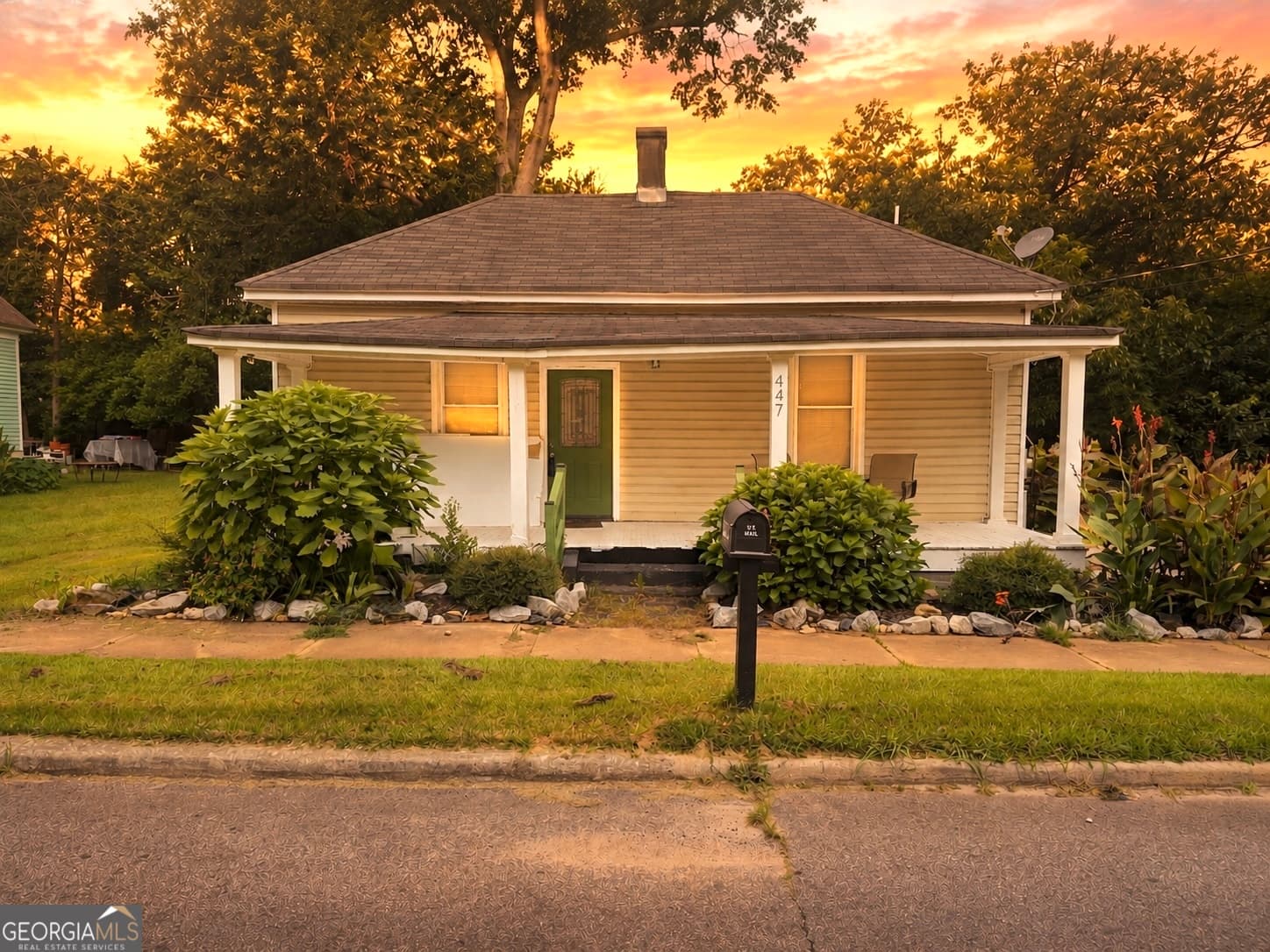2 bedroom, 1 bathroom, 960 sq ft single family residence for sale at 447 N 9th Street, Griffin, GA 30223 — photo 2