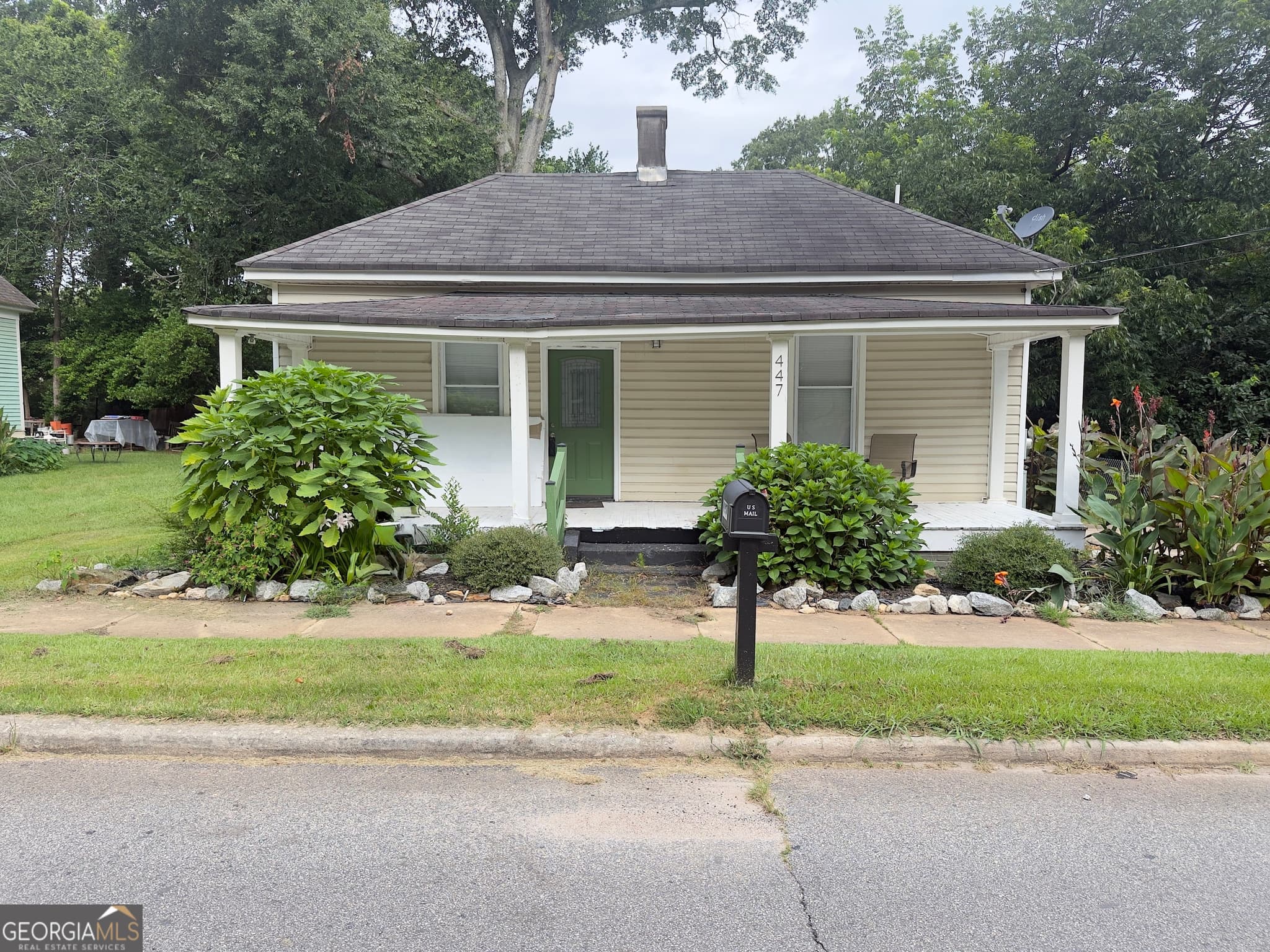 2 bedroom, 1 bathroom, 960 sq ft single family residence for sale at 447 N 9th Street, Griffin, GA 30223