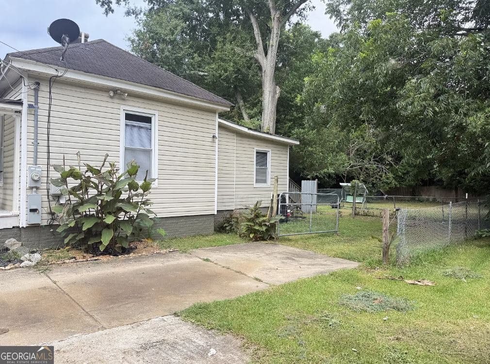 2 bedroom, 1 bathroom, 960 sq ft single family residence for sale at 447 N 9th Street, Griffin, GA 30223 — photo 4