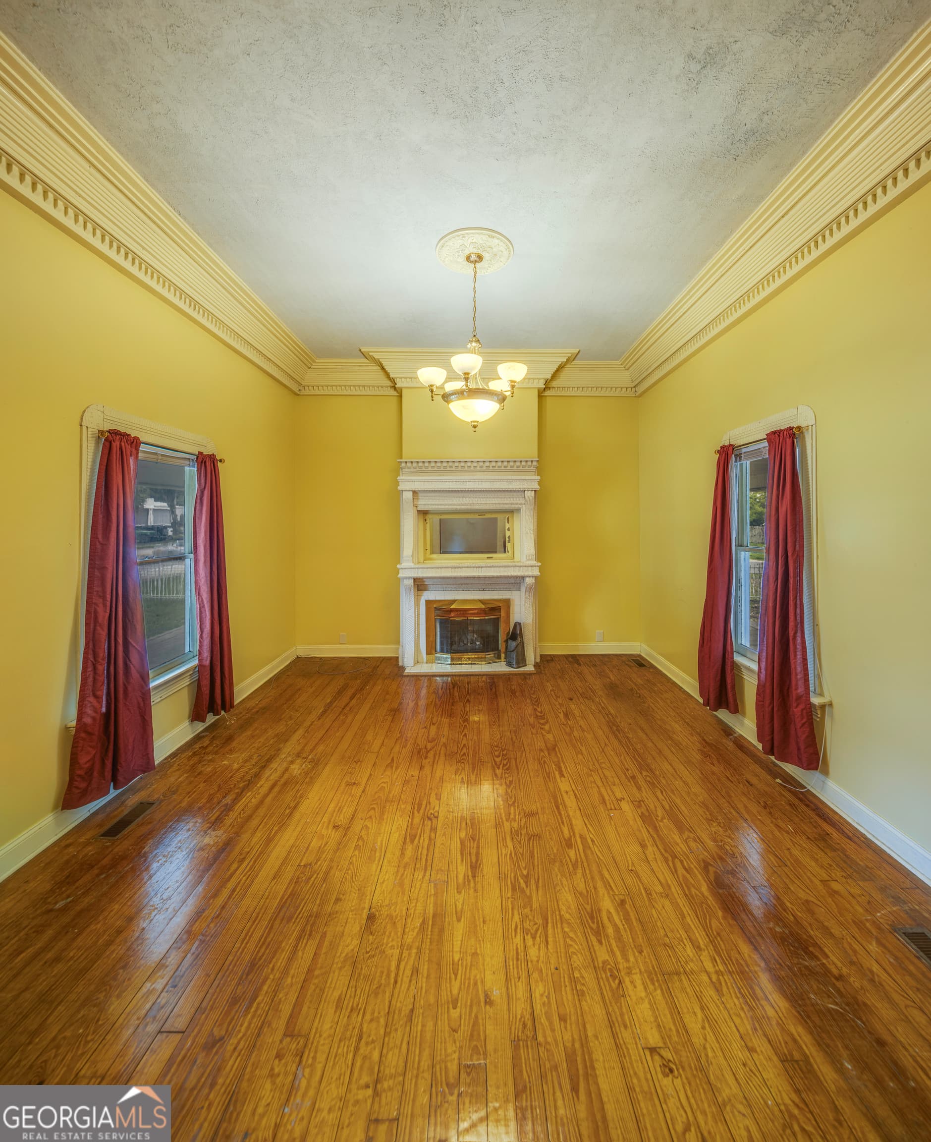 5 bedroom, 3.5 bathroom, 3,955 sq ft single family residence for sale at 290 E King Avenue, Kingsland, GA 31548 — photo 2