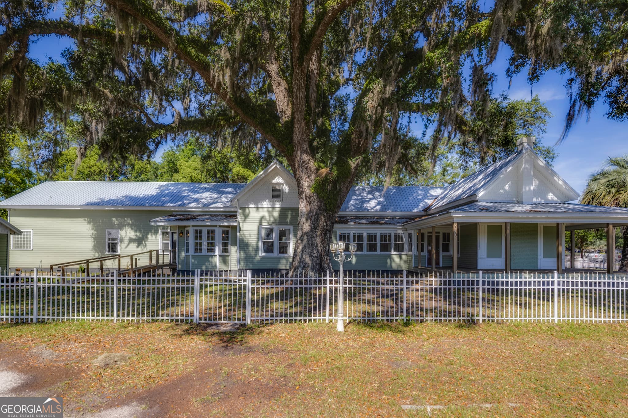 5 bedroom, 3.5 bathroom, 3,955 sq ft single family residence for sale at 290 E King Avenue, Kingsland, GA 31548