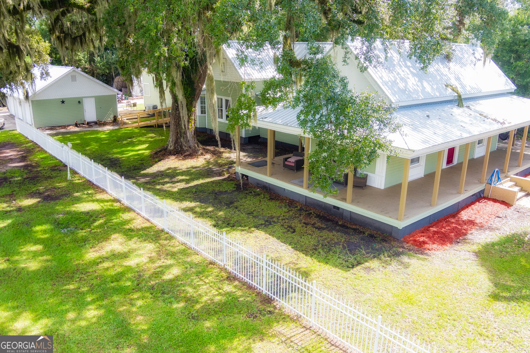 5 bedroom, 3.5 bathroom, 3,955 sq ft single family residence for sale at 290 E King Avenue, Kingsland, GA 31548 — photo 10