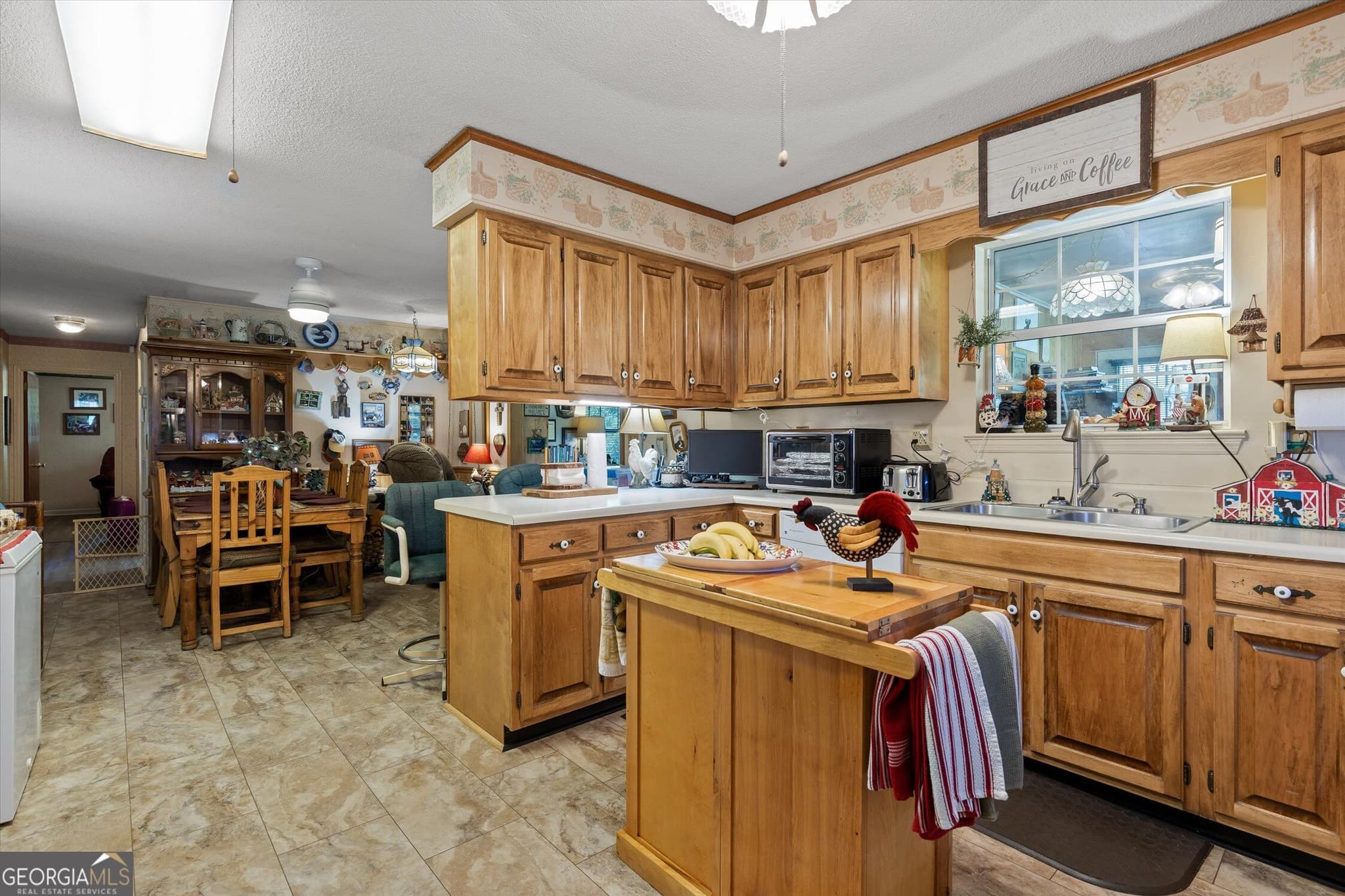 6 bedroom, 4 bathroom, 4,404 sq ft single family residence for sale at 5652 Old Hunter Road, Ooltewah, TN 37363 — photo 7
