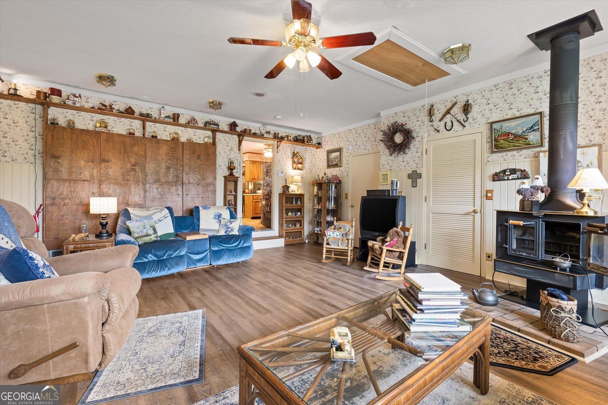 6 bedroom, 4 bathroom, 4,404 sq ft single family residence for sale at 5652 Old Hunter Road, Ooltewah, TN 37363 — photo 3