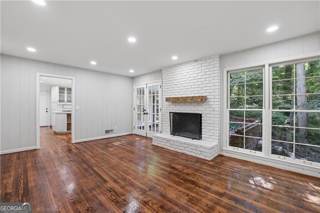 5 bedroom, 3 bathroom, 2,106 sq ft single family residence for rent at 4601 Club Circle, Atlanta, GA 30319 for $5,875 a month — photo 5