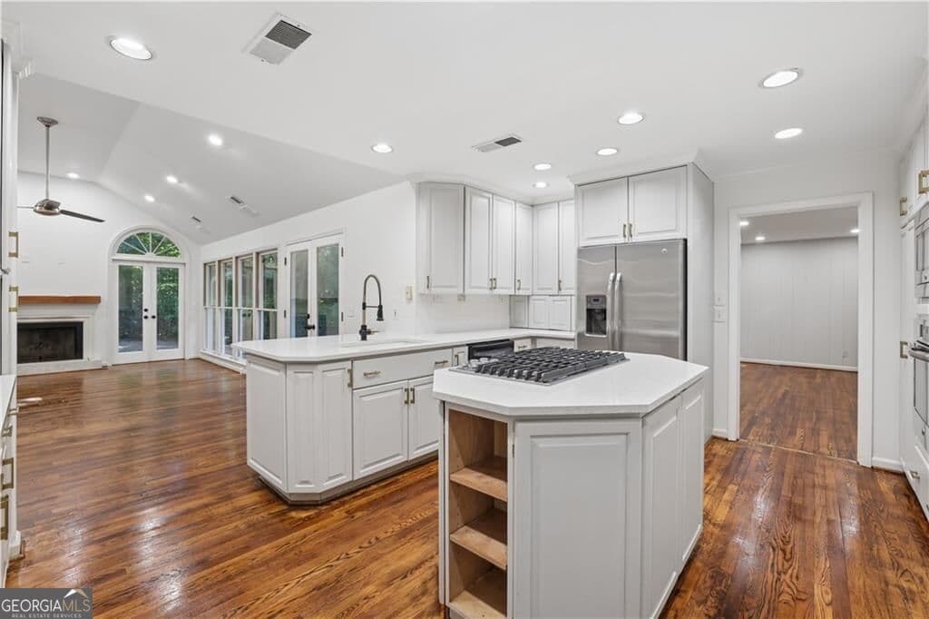 5 bedroom, 3 bathroom, 2,106 sq ft single family residence for rent at 4601 Club Circle, Atlanta, GA 30319 for $5,875 a month — photo 8