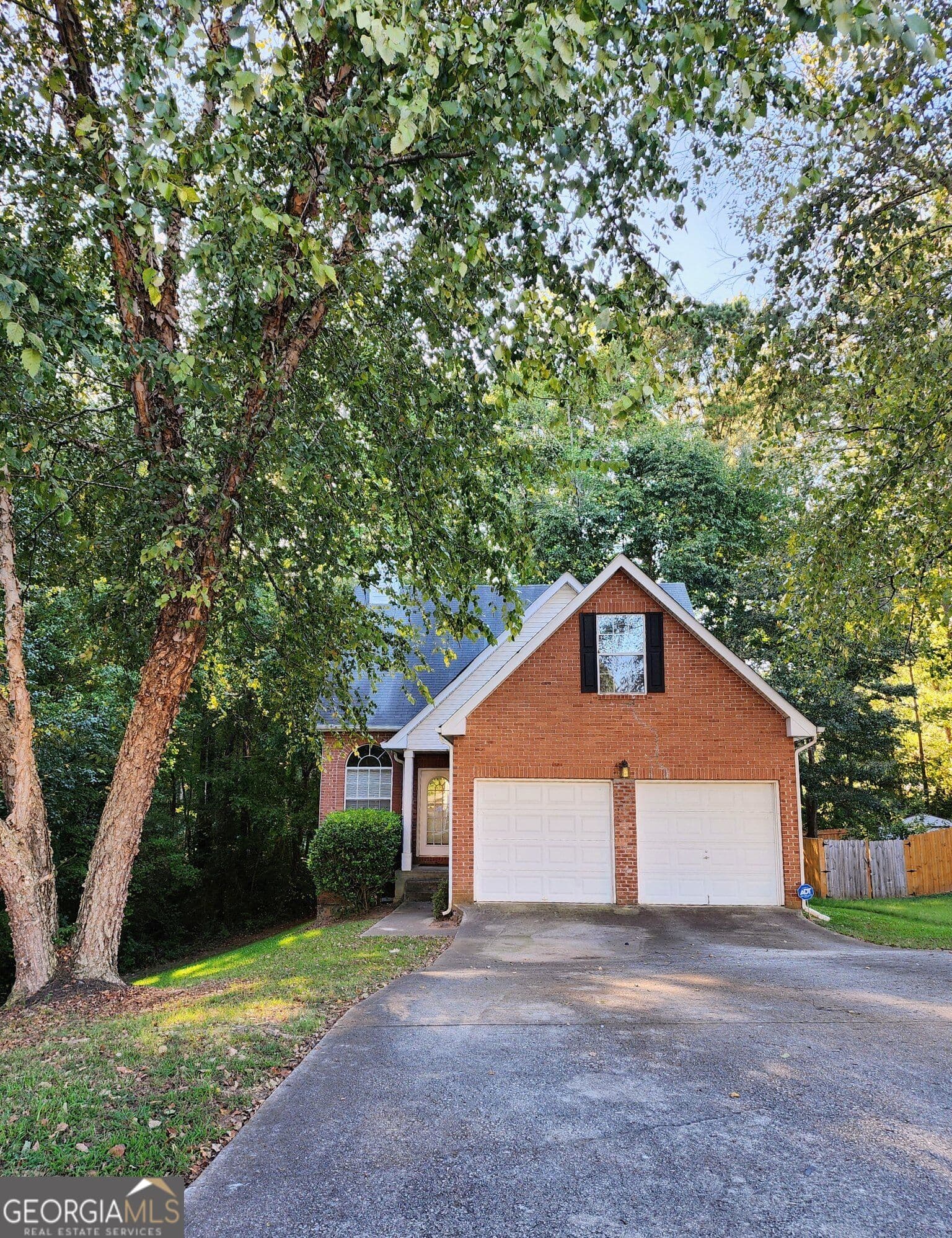 5 bedroom, 2.5 bathroom, 1,734 sq ft single family residence for rent at 553 Wren Walk, Stone Mountain, GA 30087 for $2,100 a month — photo 1 of 24