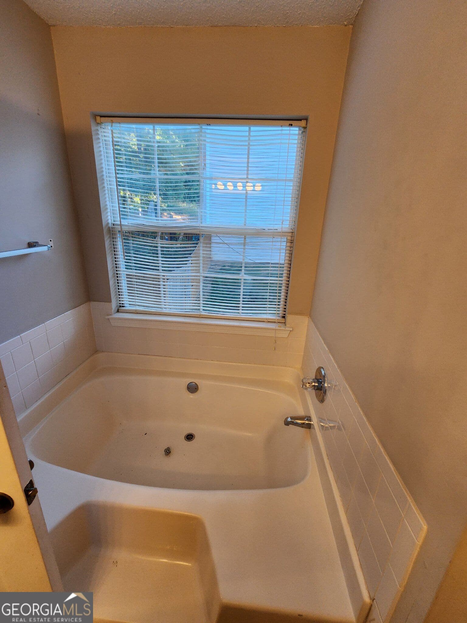 5 bedroom, 2.5 bathroom, 1,734 sq ft single family residence for rent at 553 Wren Walk, Stone Mountain, GA 30087 for $2,100 a month — photo 8
