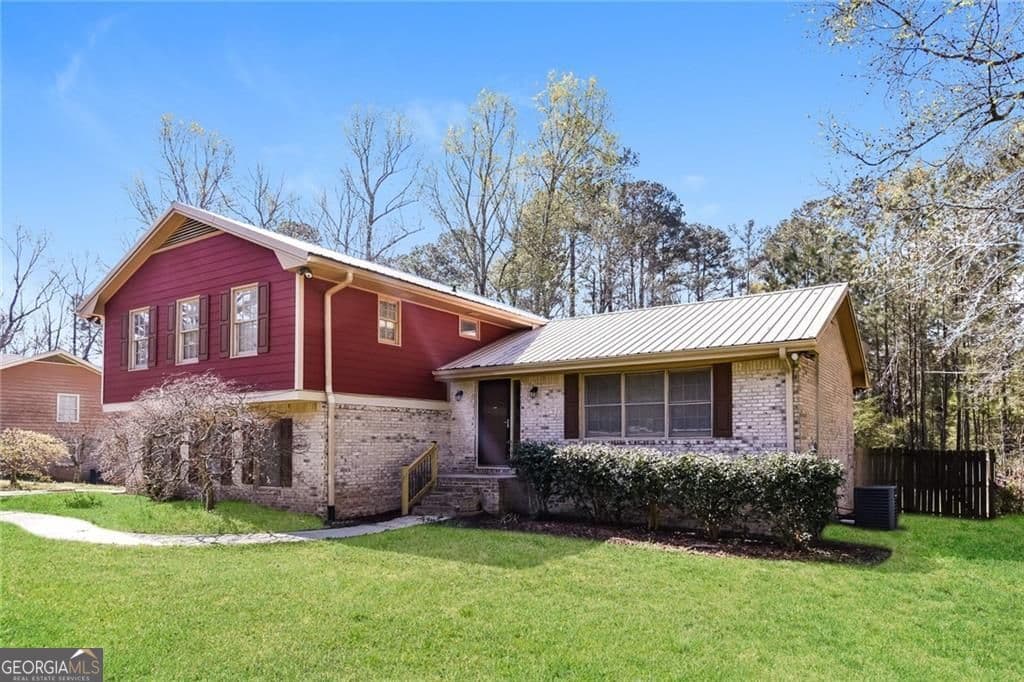 4 bedroom, 2.5 bathroom, 2,649 sq ft single family residence for sale at 2069 Christian Circle, Conyers, GA 30013 — photo 5