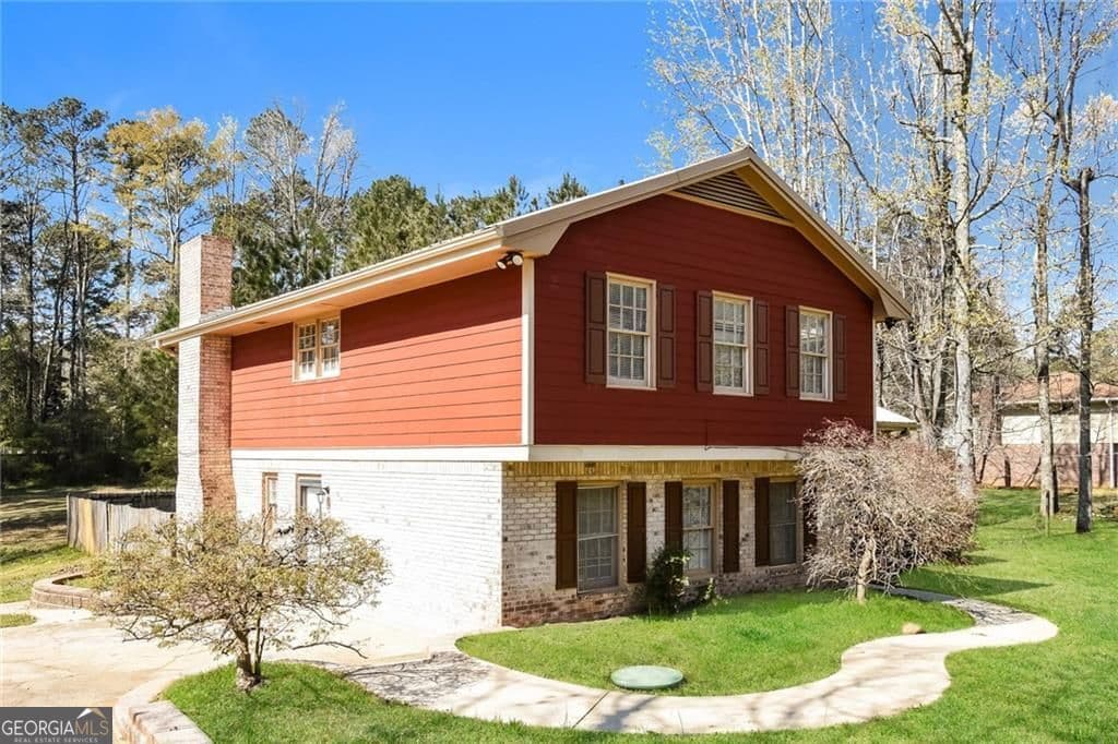 4 bedroom, 2.5 bathroom, 2,649 sq ft single family residence for sale at 2069 Christian Circle, Conyers, GA 30013 — photo 4