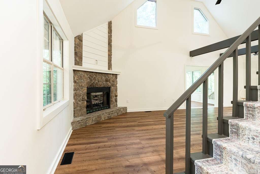 2 bedroom, 2 bathroom, 1,770 sq ft cabin,single family residence under contract at 169 Autumn Lane, Blairsville, GA 30512 — photo 9