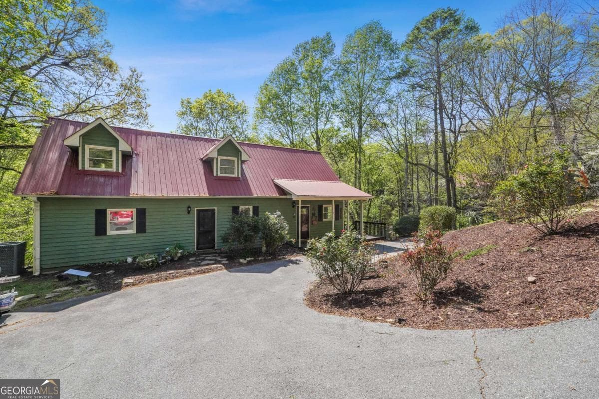 4 bedroom, 3.5 bathroom, 2,541 sq ft single family residence sold at 68 Flynt Ridge Drive, Dahlonega, GA 30533