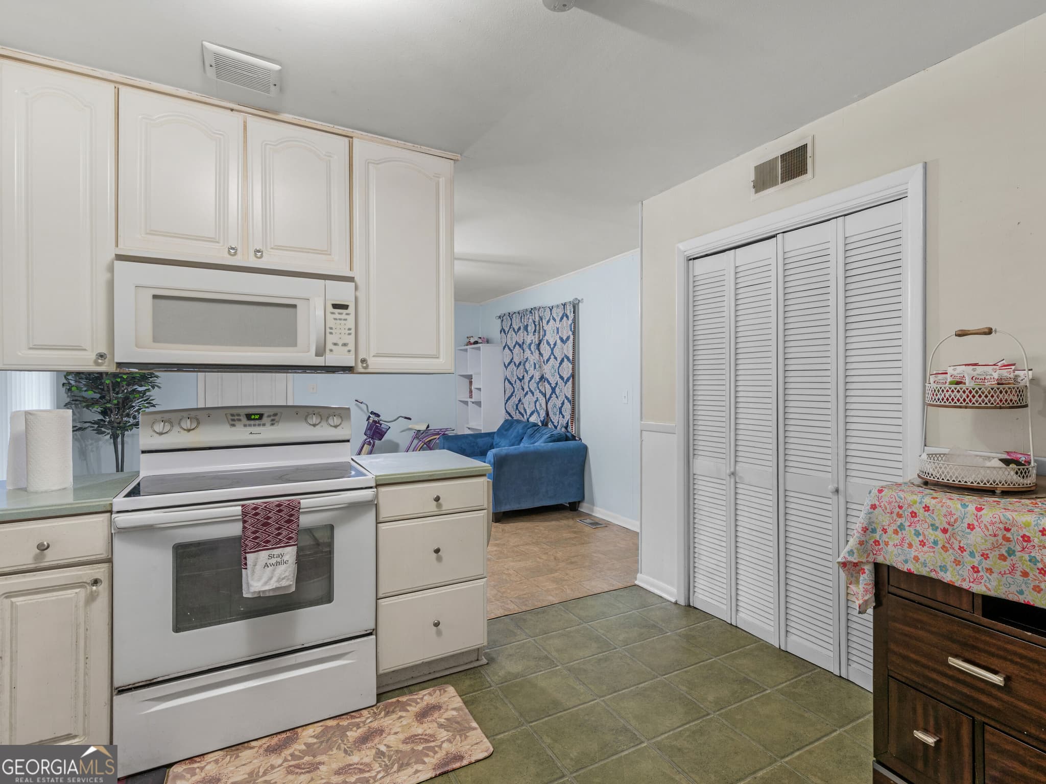 3 bedroom, 2 bathroom, 1,419 sq ft single family residence for sale at 242 Lake Jodeco Road, Jonesboro, GA 30236 — photo 10