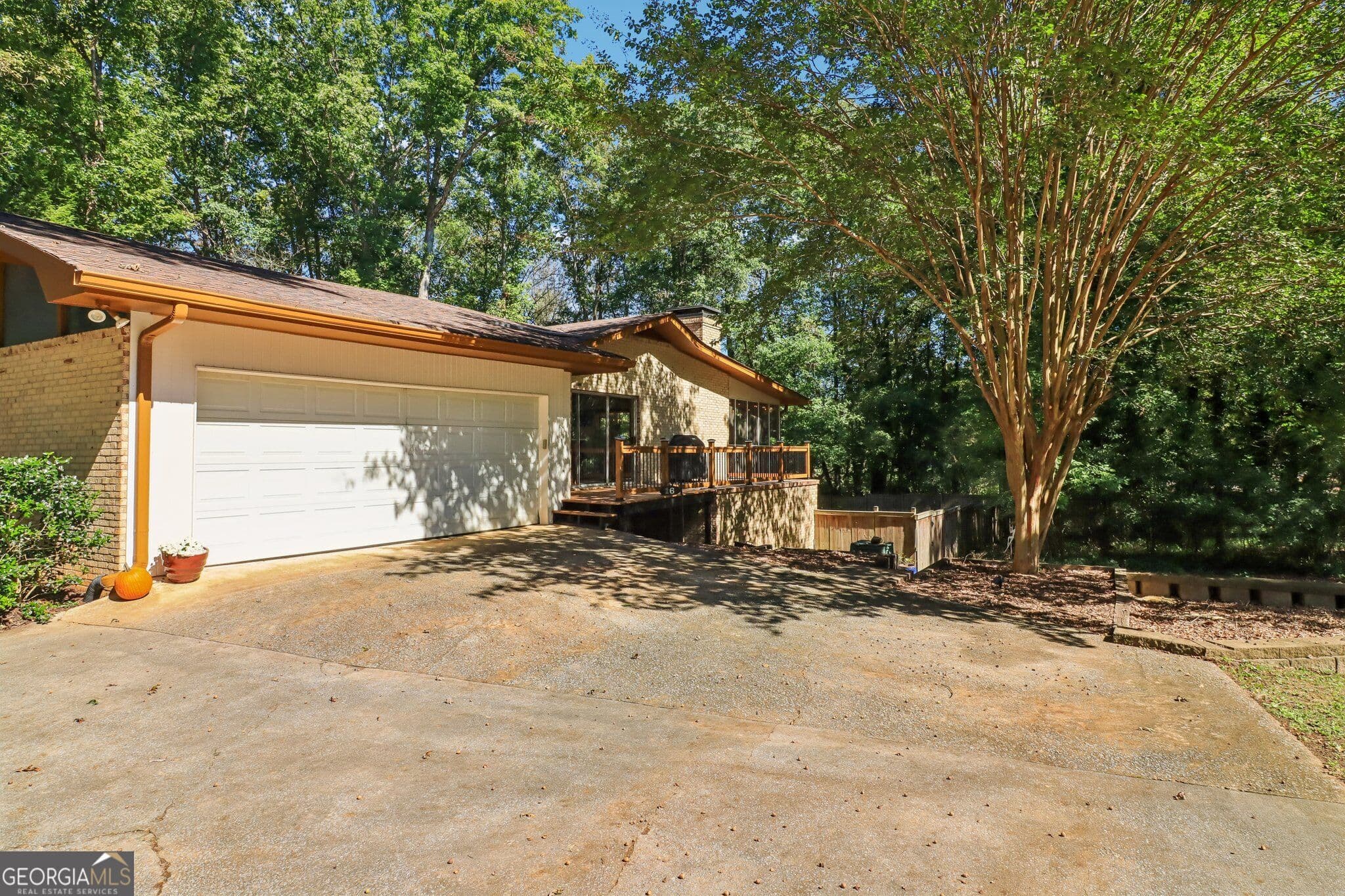 5 bedroom, 3 bathroom, 3,226 sq ft single family residence for sale at 16 Perthshire Drive, Peachtree City, GA 30269 — photo 9