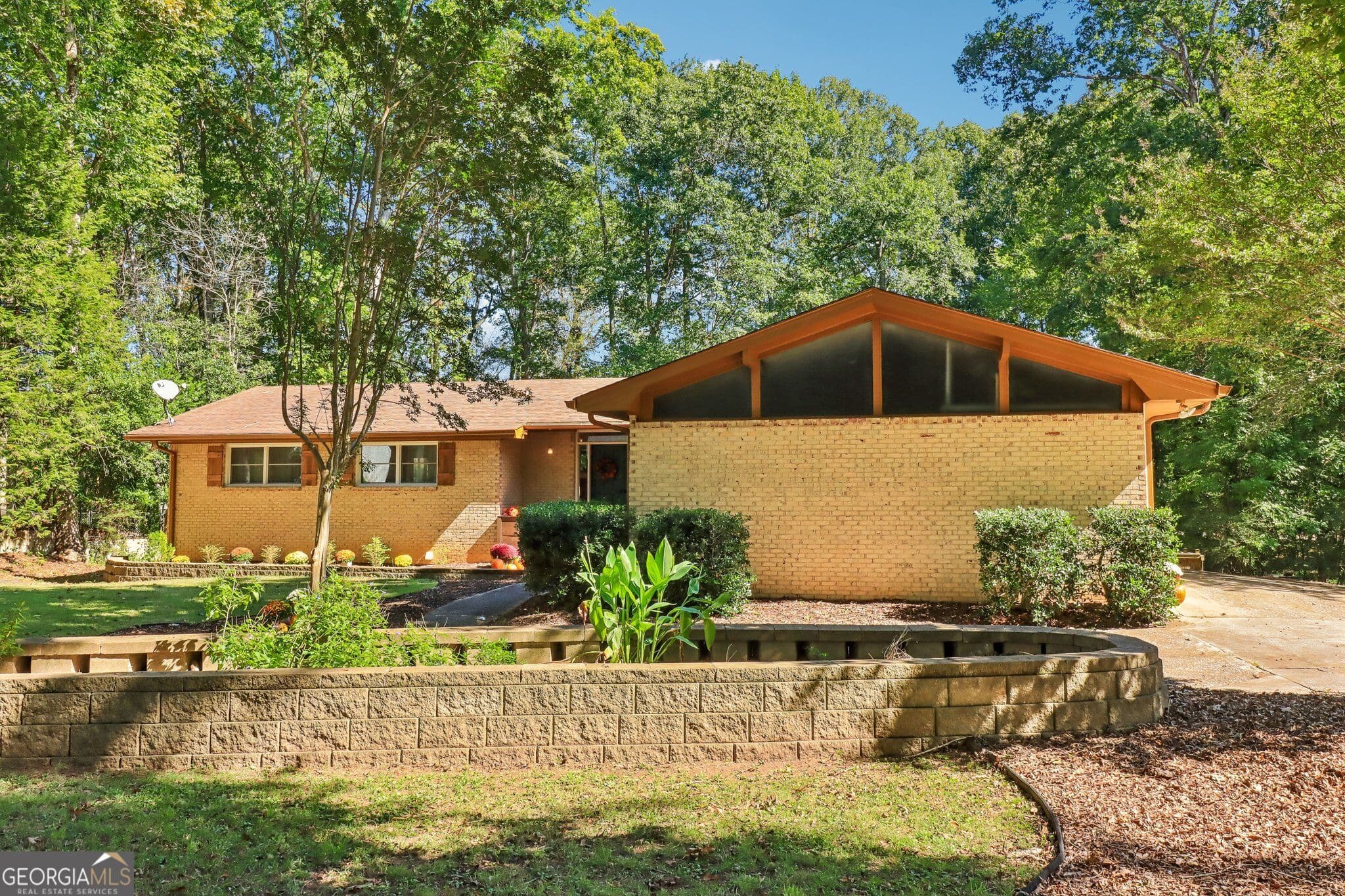 5 bedroom, 3 bathroom, 3,226 sq ft single family residence for sale at 16 Perthshire Drive, Peachtree City, GA 30269 — photo 4