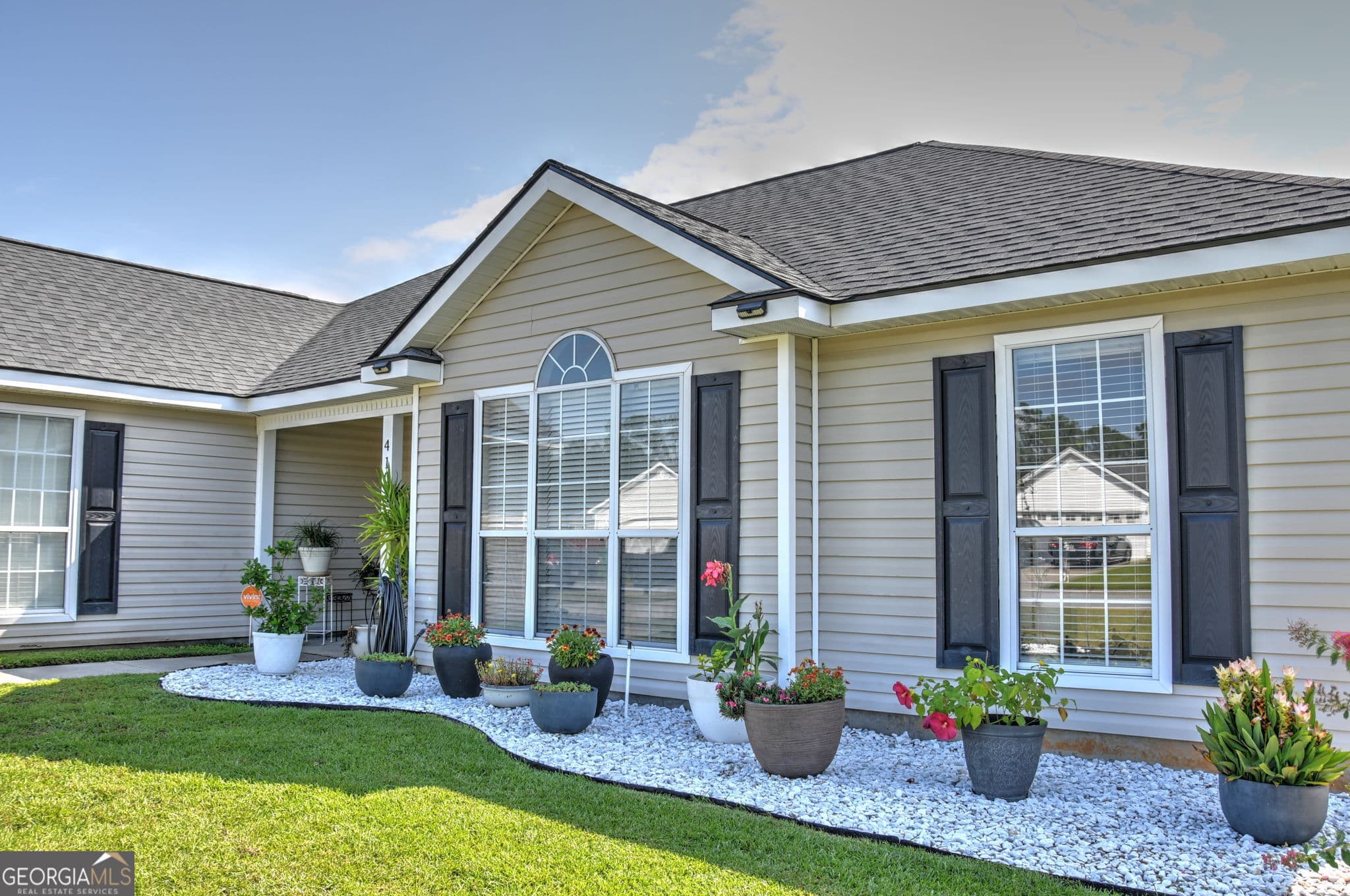 3 bedroom, 2 bathroom, 1,596 sq ft single family residence for sale at 4105 Rein Way, Valdosta, GA 31605 — photo 3