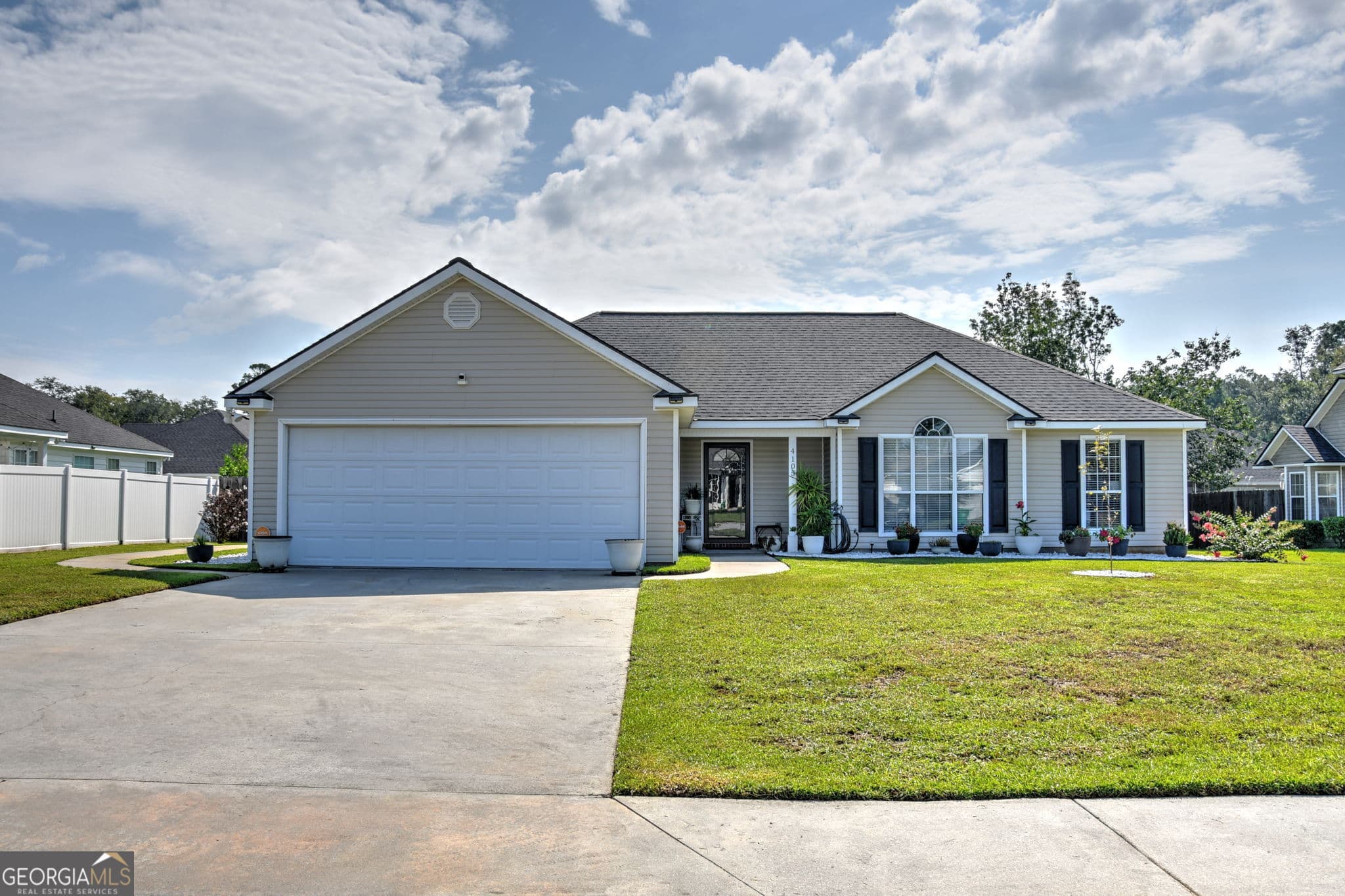 3 bedroom, 2 bathroom, 1,596 sq ft single family residence for sale at 4105 Rein Way, Valdosta, GA 31605