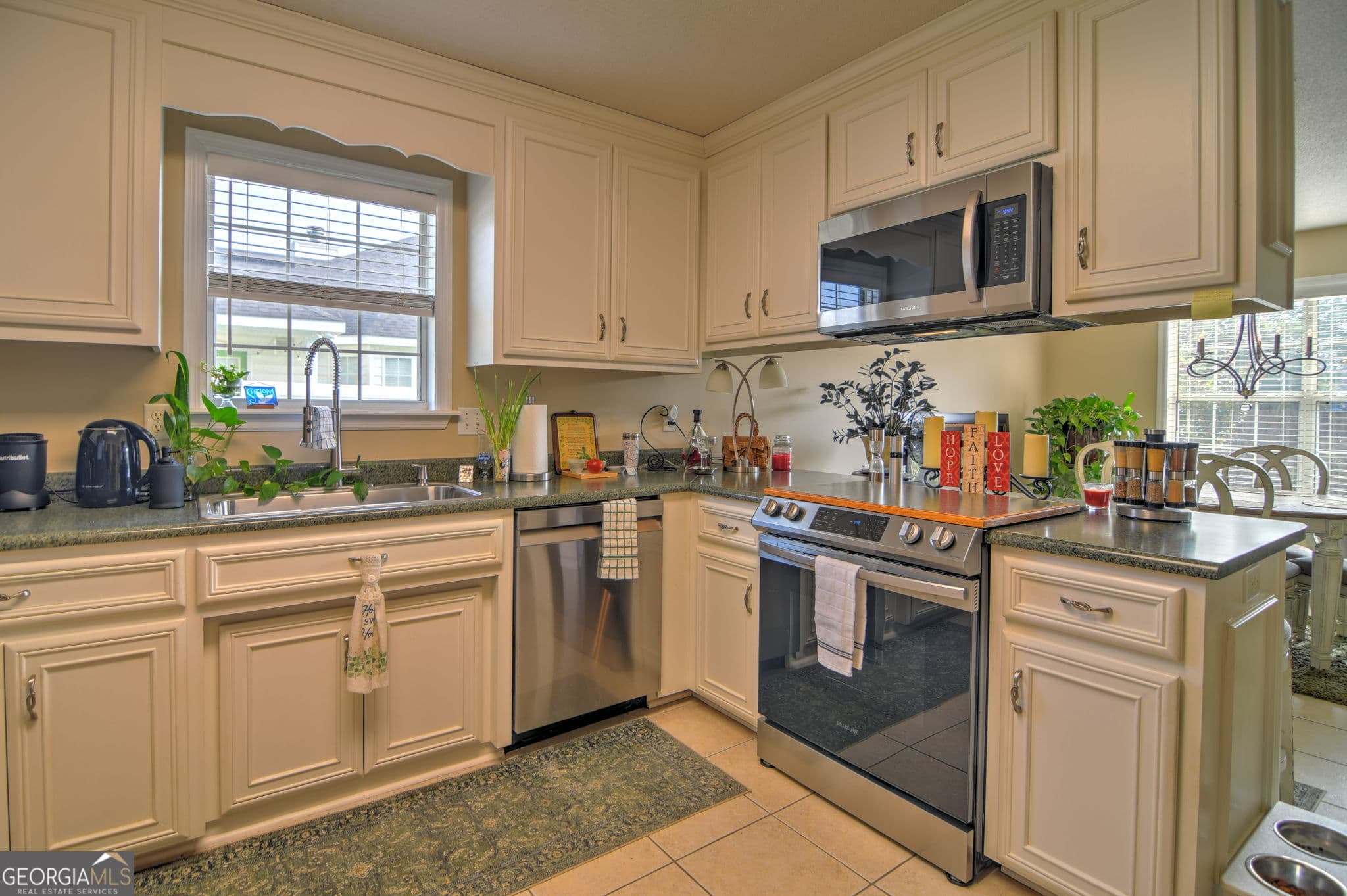 3 bedroom, 2 bathroom, 1,596 sq ft single family residence for sale at 4105 Rein Way, Valdosta, GA 31605 — photo 8