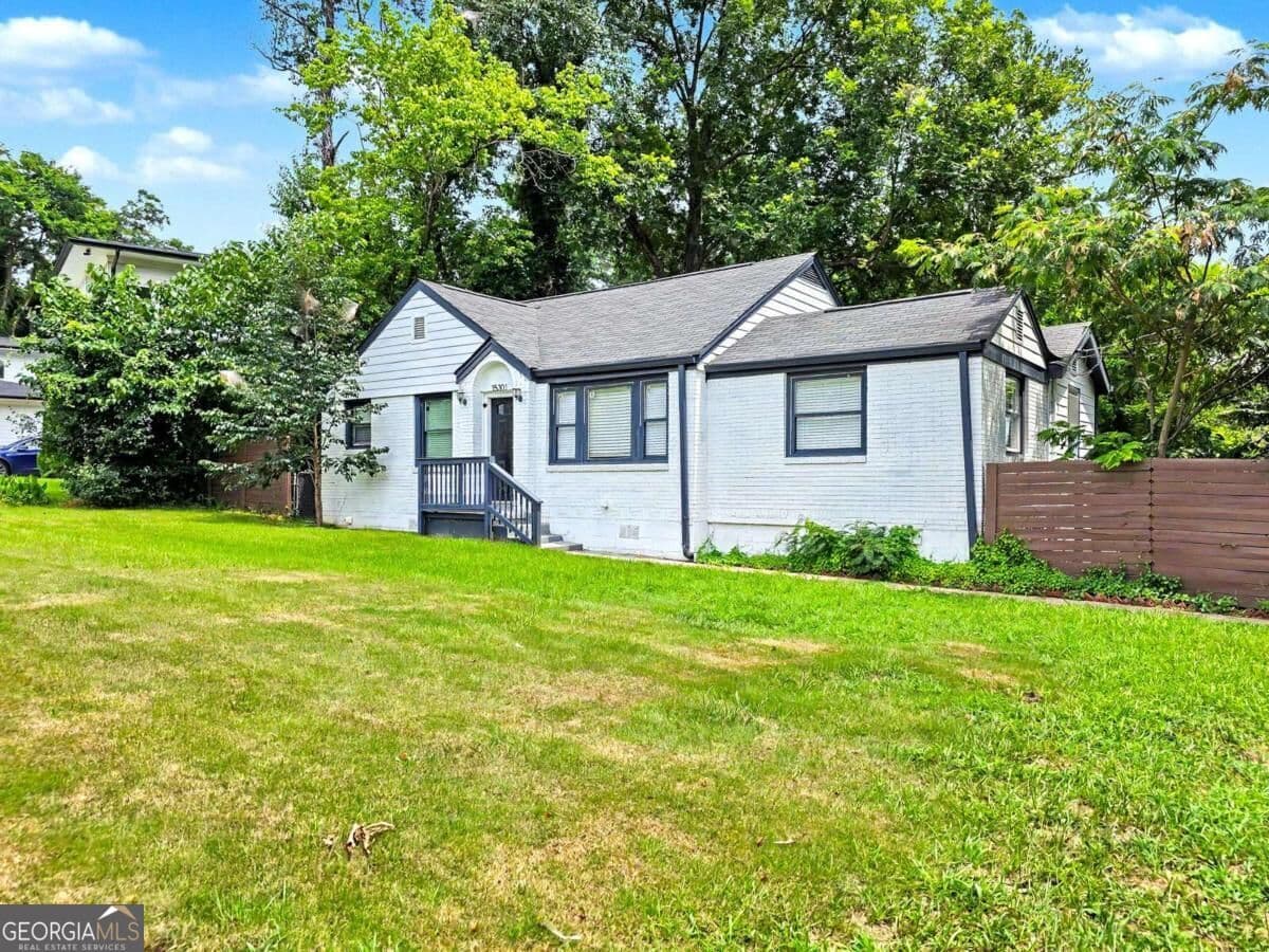 3 bedroom, 2 bathroom, 1,274 sq ft single family residence for sale at 1530 Columbia Drive, Decatur, GA 30032 — photo 3