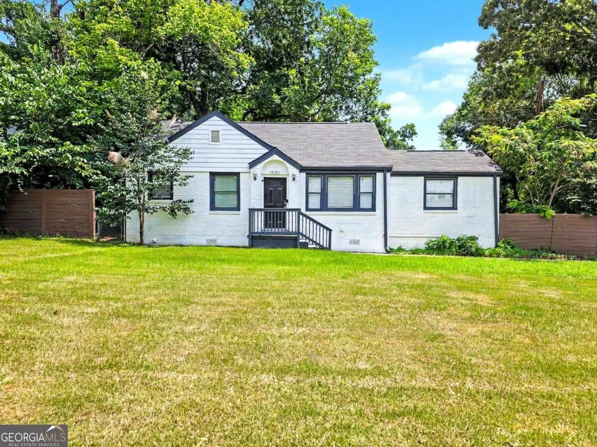 3 bedroom, 2 bathroom, 1,274 sq ft single family residence for sale at 1530 Columbia Drive, Decatur, GA 30032 — photo 1 of 28