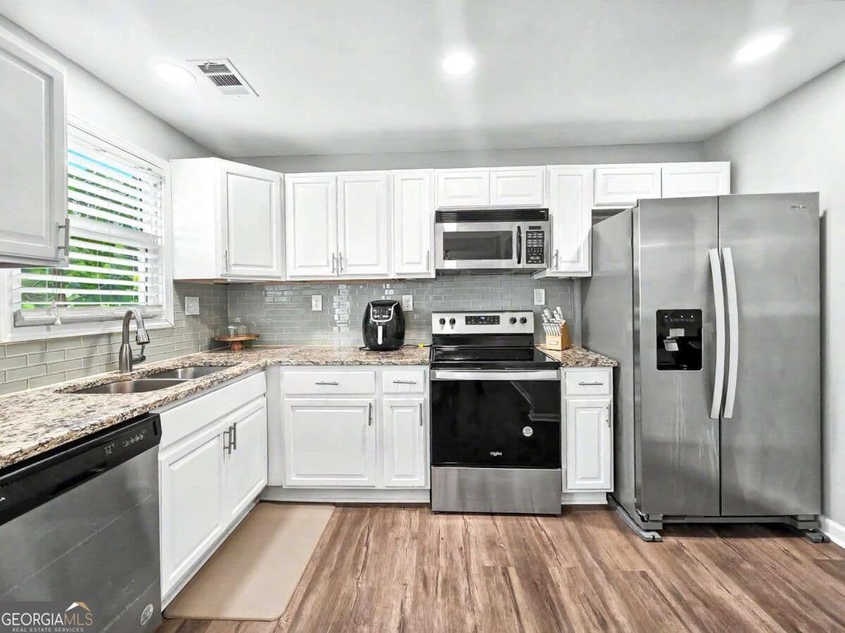 3 bedroom, 2 bathroom, 1,274 sq ft single family residence for sale at 1530 Columbia Drive, Decatur, GA 30032 — photo 10