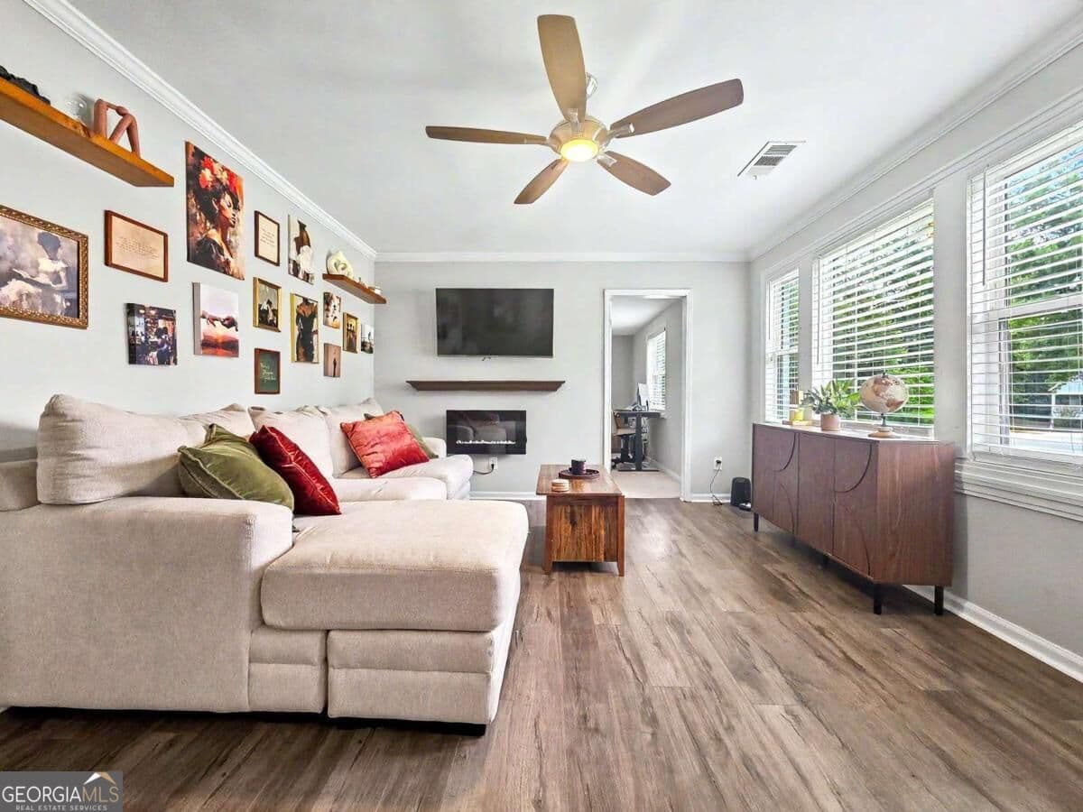 3 bedroom, 2 bathroom, 1,274 sq ft single family residence for sale at 1530 Columbia Drive, Decatur, GA 30032 — photo 4