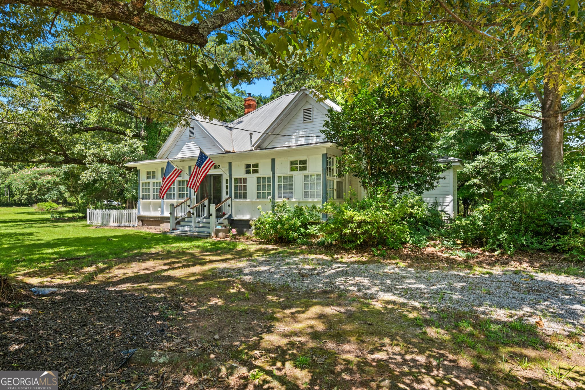 3 bedroom, 2.5 bathroom, 3,133 sq ft single family residence for sale at 107 Sixth Avenue, Mansfield, GA 30055 — photo 3