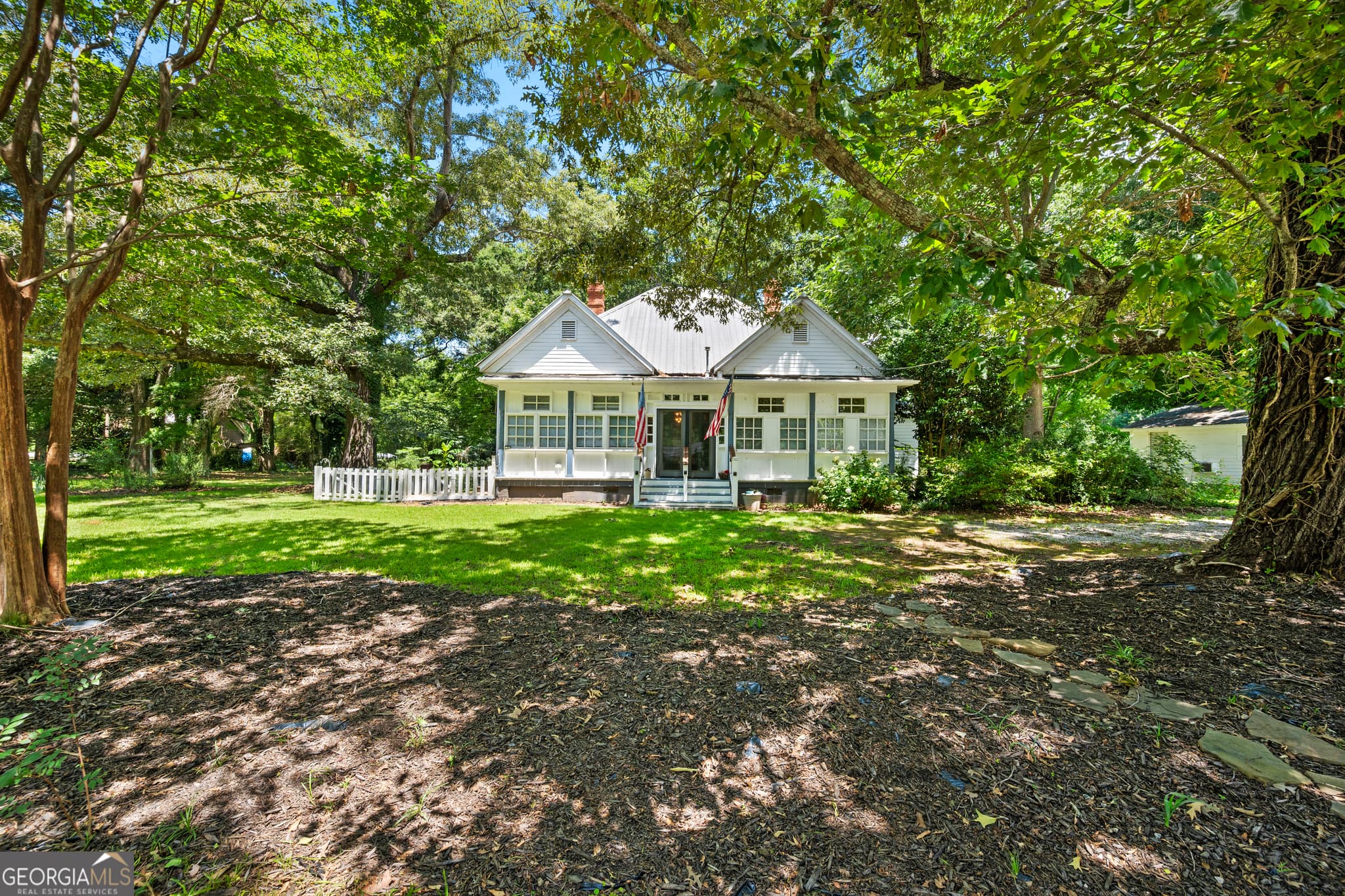 3 bedroom, 2.5 bathroom, 3,133 sq ft single family residence for sale at 107 Sixth Avenue, Mansfield, GA 30055 — photo 5