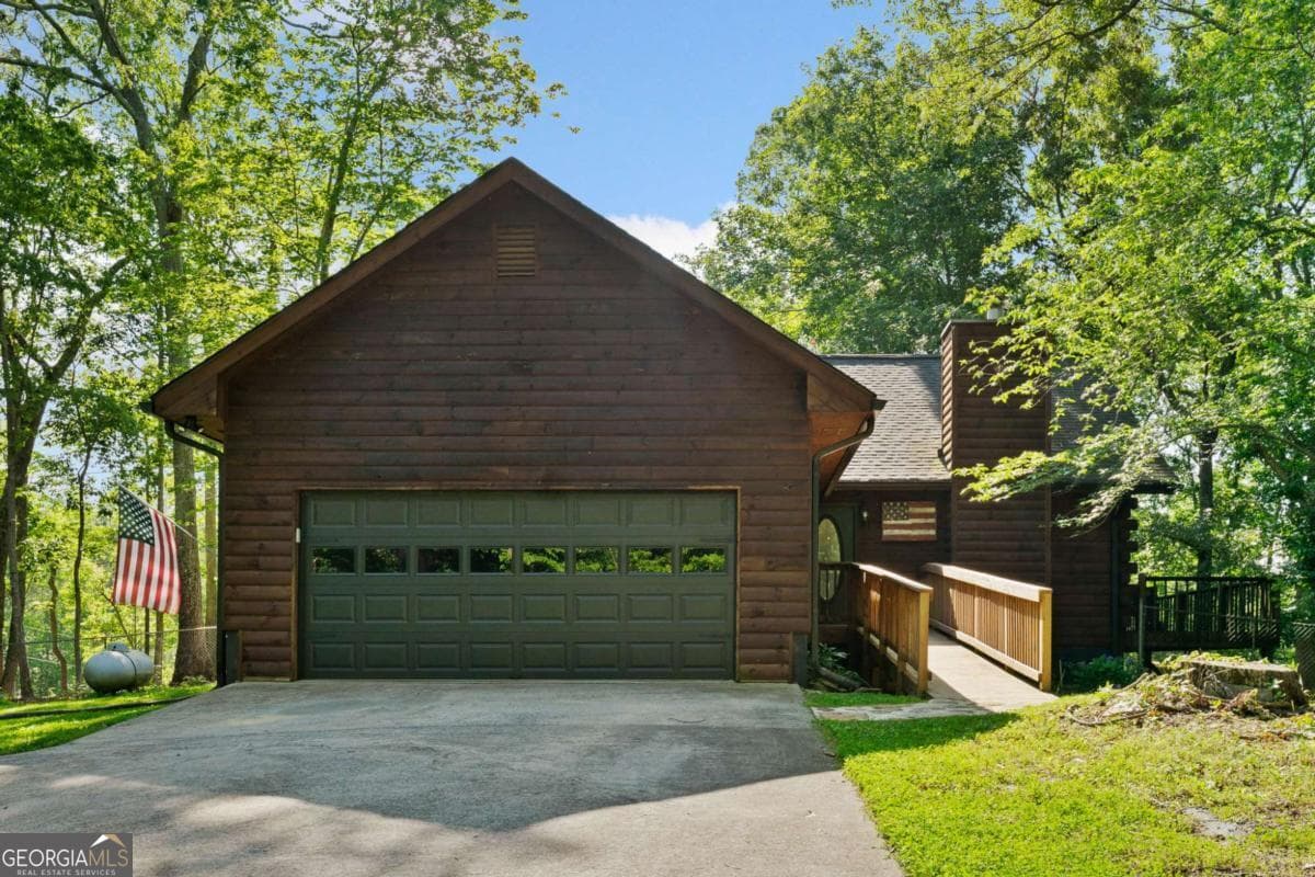 2 bedroom, 2 bathroom, 1,193 sq ft cabin,single family residence sold at 155 W Rock Creek Drive, Jasper, GA 30143