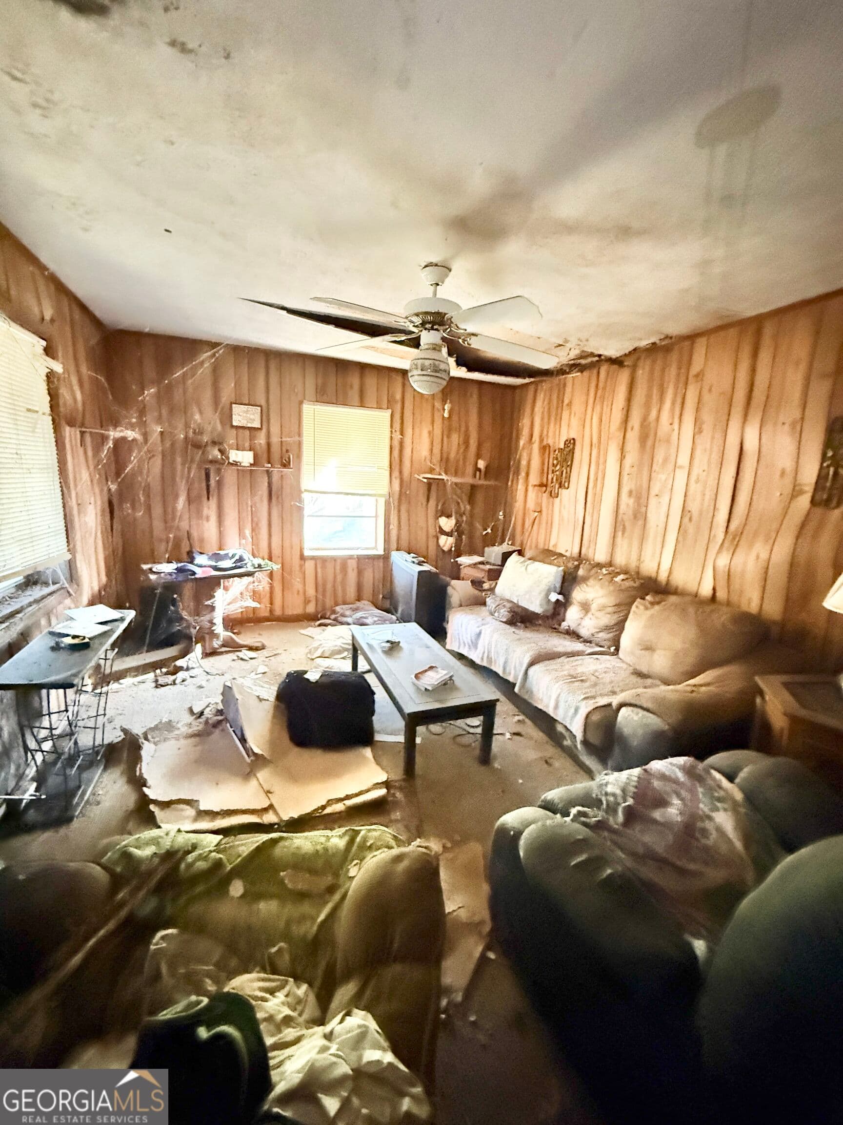 3 bedroom, 1 bathroom, 1,195 sq ft single family residence for sale at 5596 Lakeside Drive, Union City, GA 30291 — photo 5