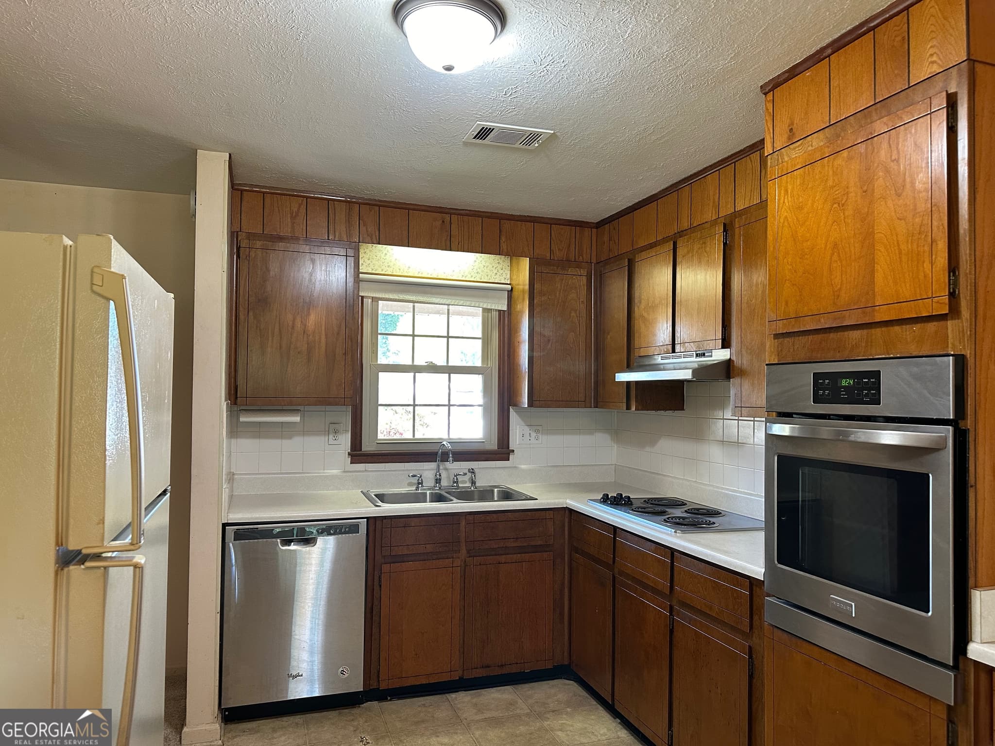 3 bedroom, 2 bathroom, 1,246 sq ft single family residence for rent at 266 Valencia Circle, Centerville, GA 31028 for $1,600 a month — photo 3