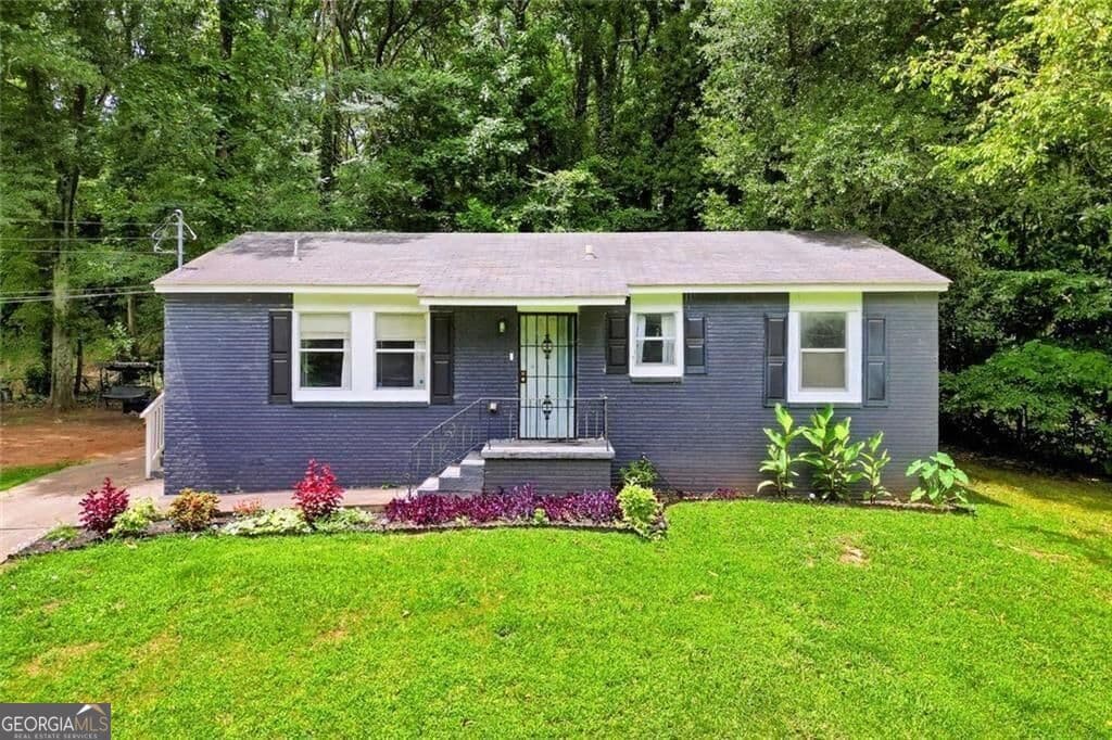 3 bedroom, 1 bathroom, 1,025 sq ft single family residence for sale at 1137 SE Redford Drive, Atlanta, GA 30315 — photo 2