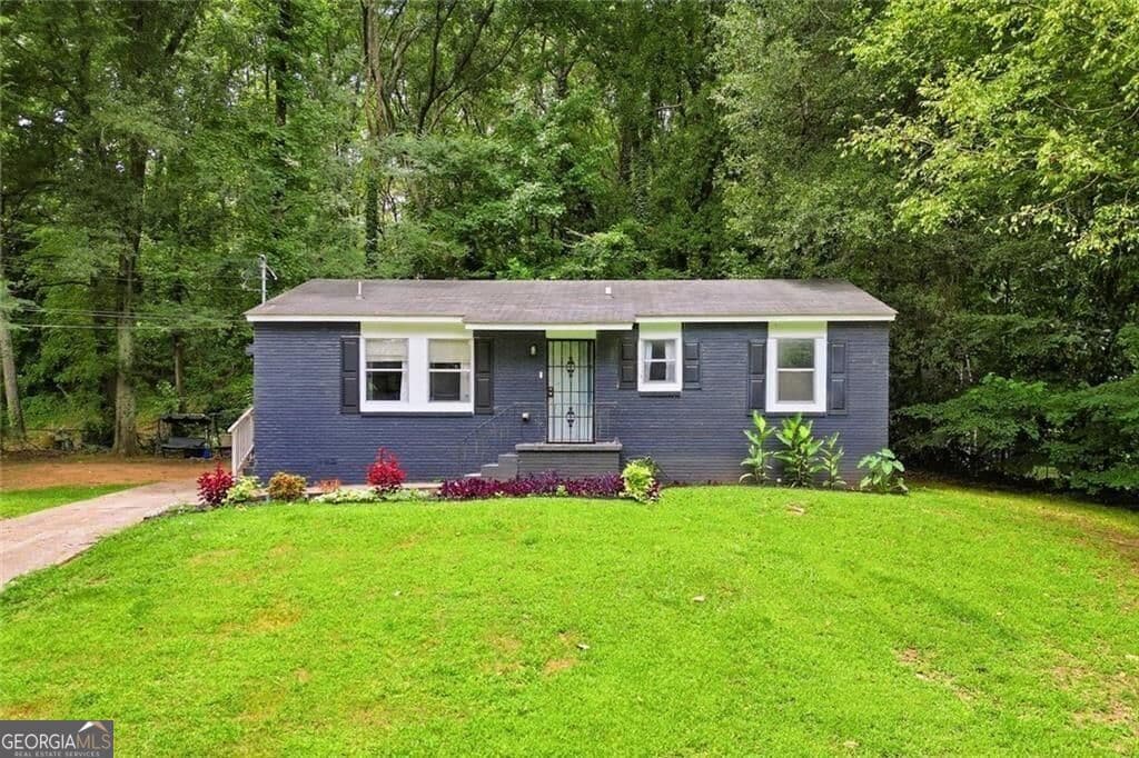 3 bedroom, 1 bathroom, 1,025 sq ft single family residence for sale at 1137 SE Redford Drive, Atlanta, GA 30315 — photo 1 of 21
