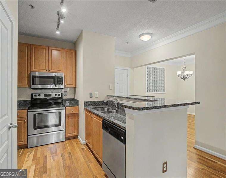 2 bedroom, 2 bathroom, 1,008 sq ft condominium for rent at 10 Perimeter Summi Boulevard 4236, Atlanta, GA 30319 for $2,100 a month — photo 5