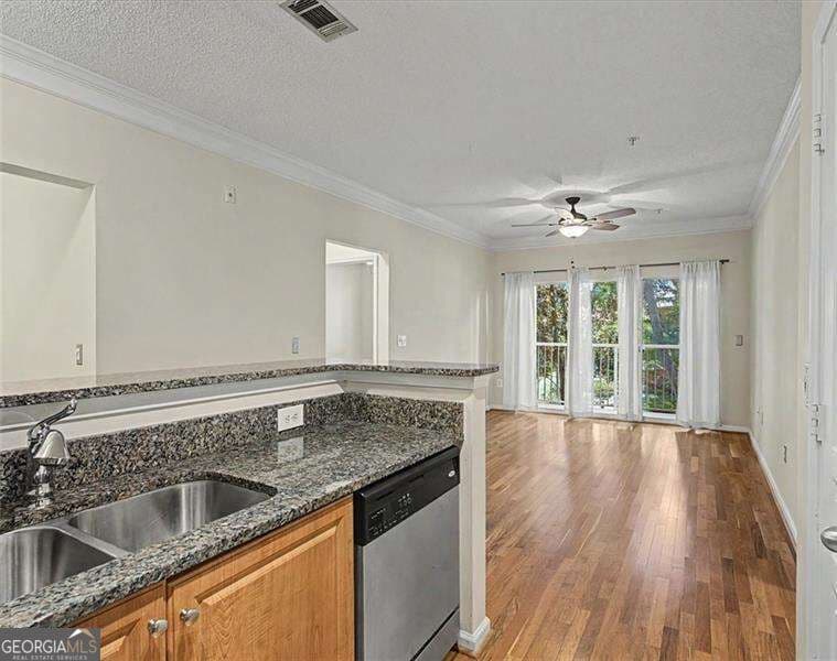 2 bedroom, 2 bathroom, 1,008 sq ft condominium for rent at 10 Perimeter Summi Boulevard 4236, Atlanta, GA 30319 for $2,100 a month — photo 8