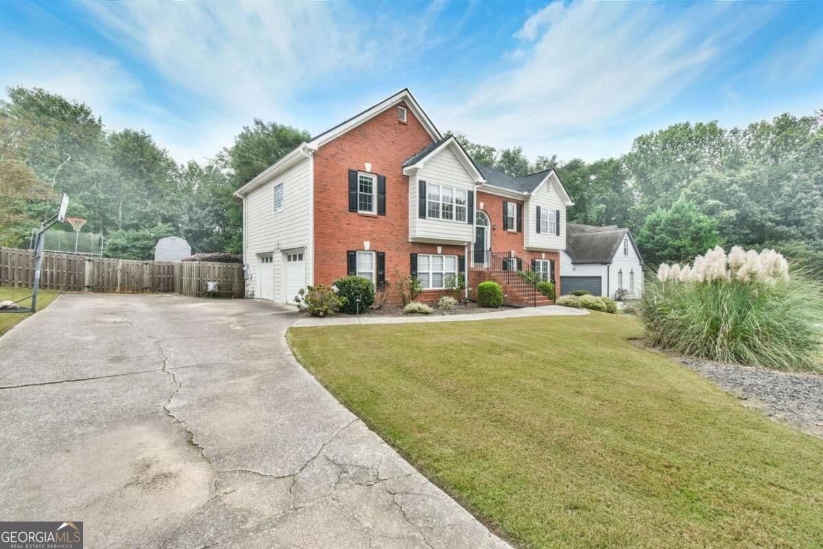 4 bedroom, 3 bathroom, 2,743 sq ft single family residence for sale at 3653 Elinburg Cove Trail, Buford, GA 30519 — photo 2