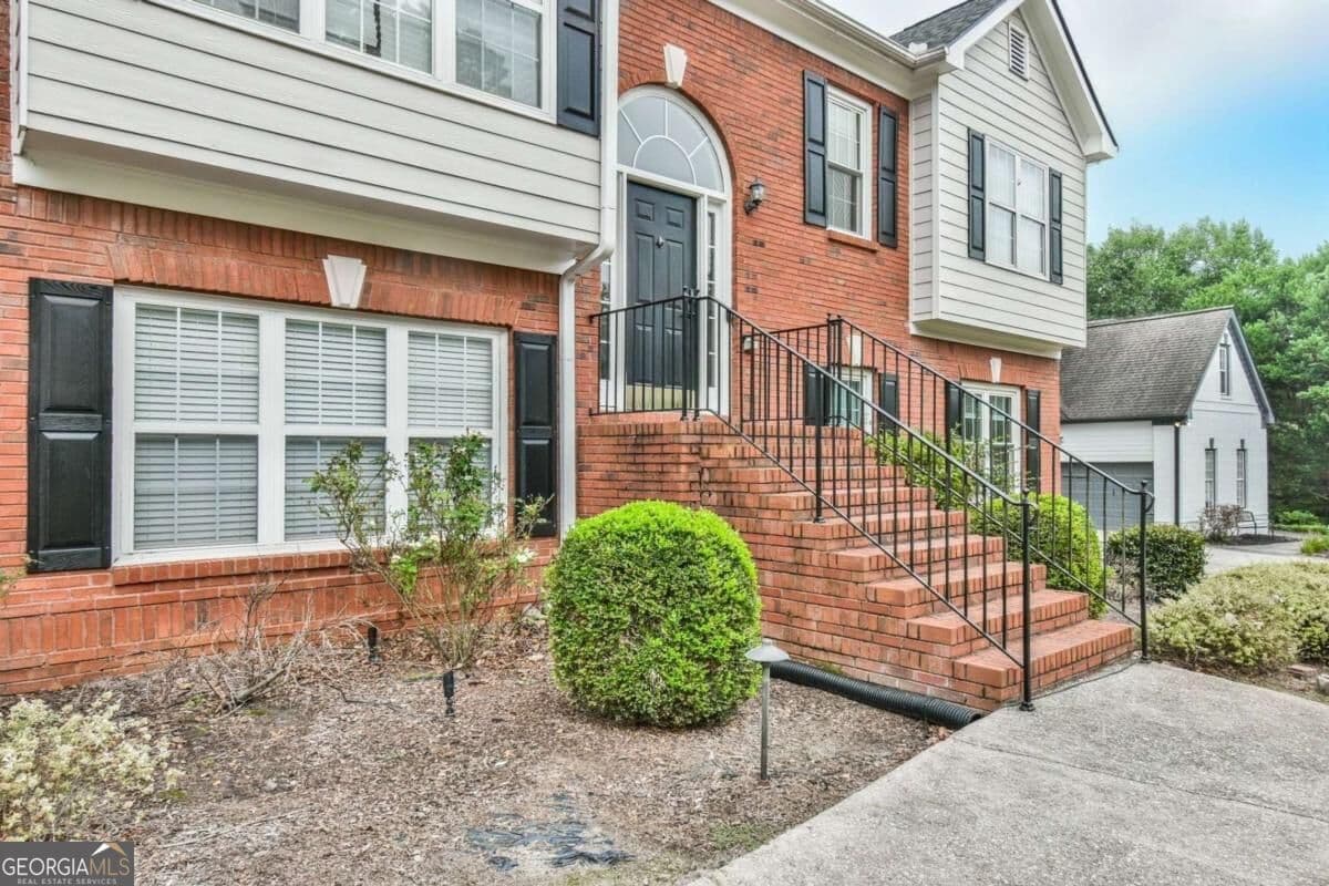 4 bedroom, 3 bathroom, 2,743 sq ft single family residence for sale at 3653 Elinburg Cove Trail, Buford, GA 30519 — photo 3