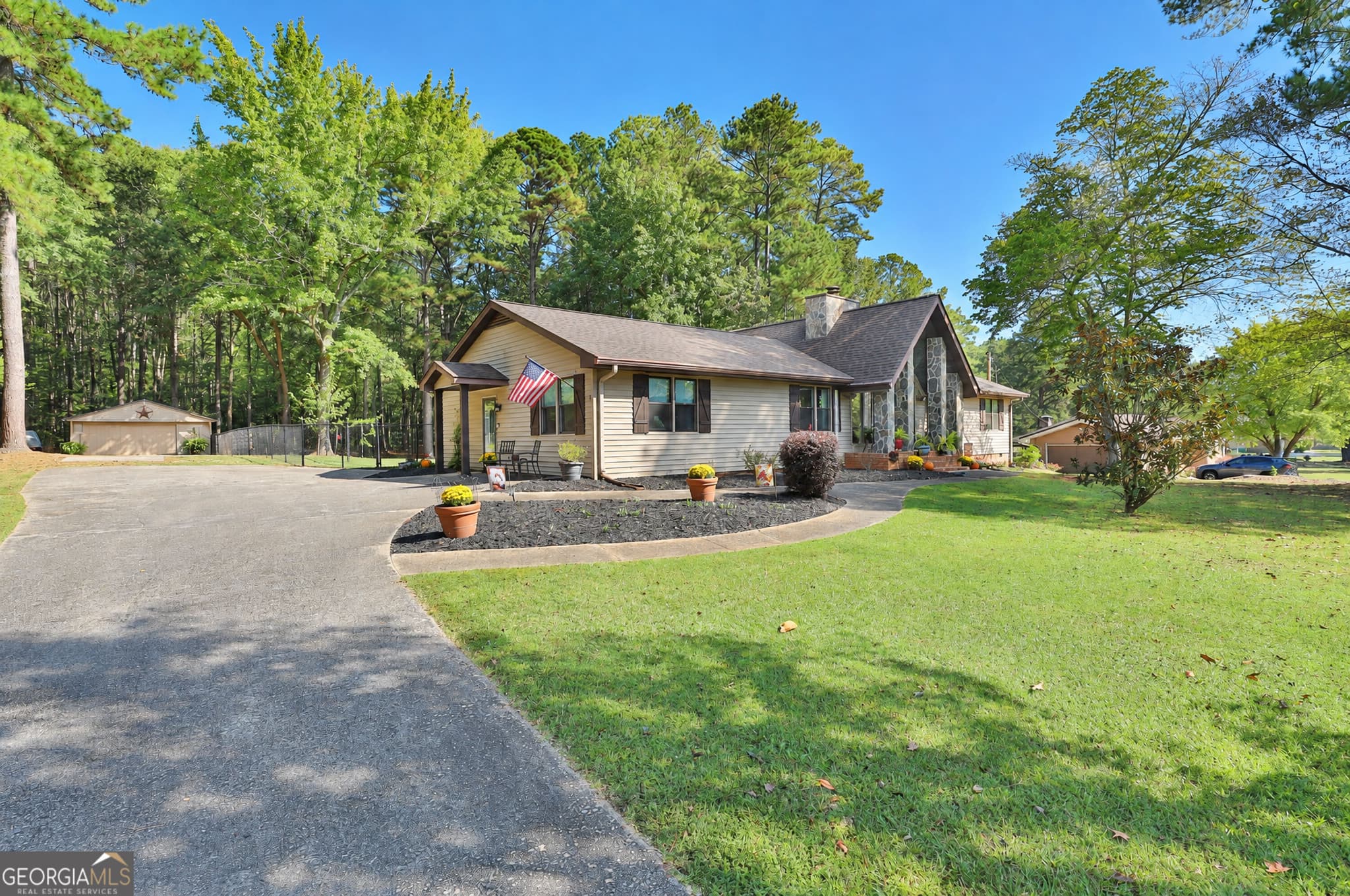 3 bedroom, 2 bathroom, 2,132 sq ft single family residence for sale at 513 Avalon Drive, Fayetteville, GA 30214 — photo 6
