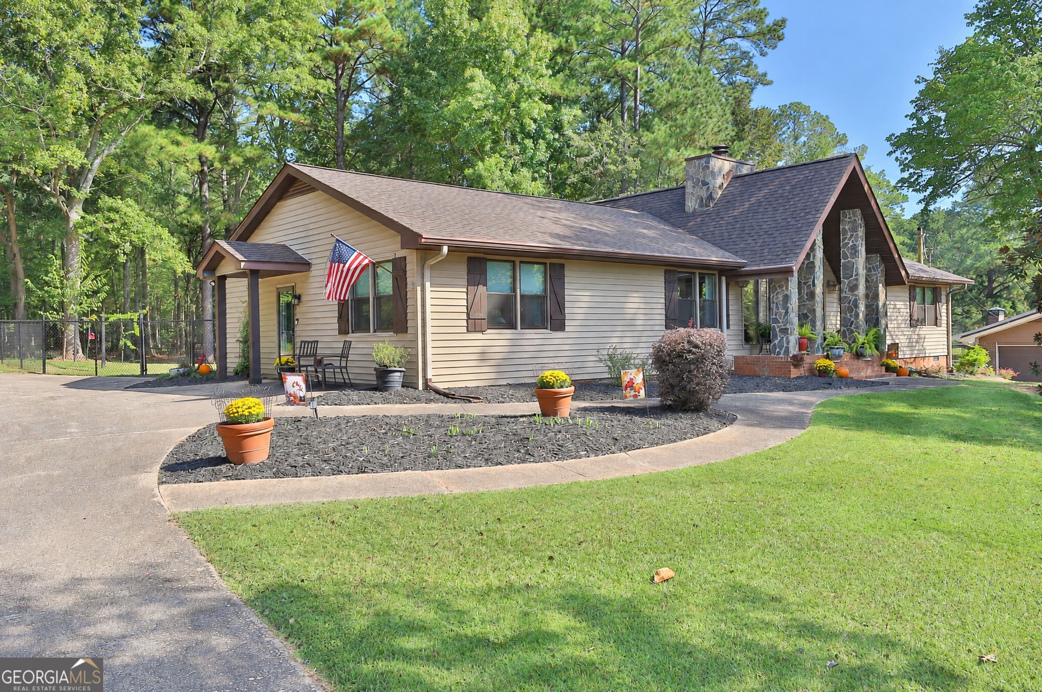 3 bedroom, 2 bathroom, 2,132 sq ft single family residence for sale at 513 Avalon Drive, Fayetteville, GA 30214 — photo 7