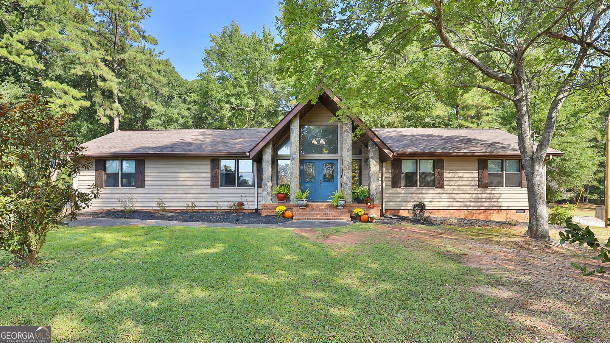 3 bedroom, 2 bathroom, 2,132 sq ft single family residence for sale at 513 Avalon Drive, Fayetteville, GA 30214