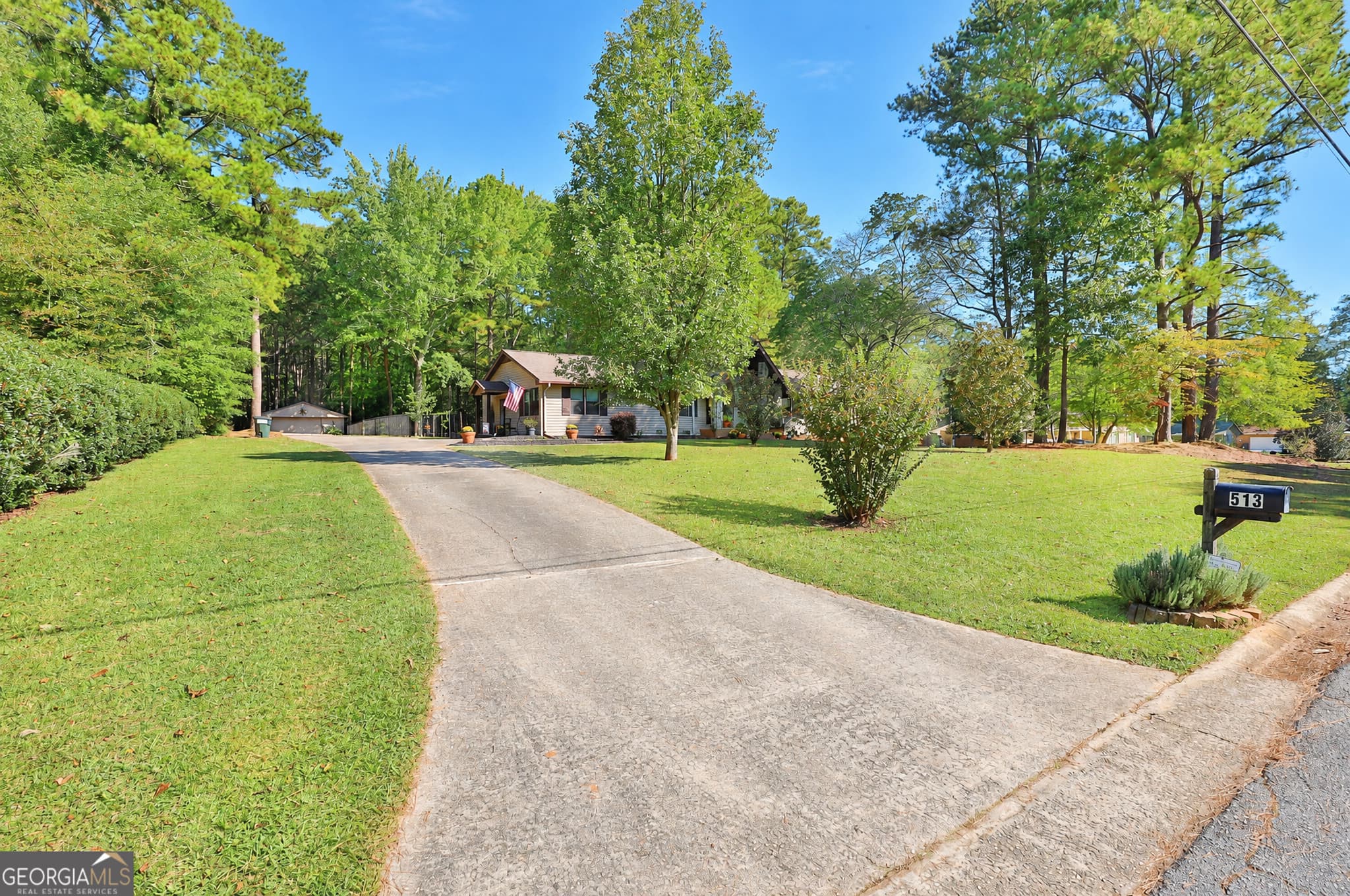 3 bedroom, 2 bathroom, 2,132 sq ft single family residence for sale at 513 Avalon Drive, Fayetteville, GA 30214 — photo 5