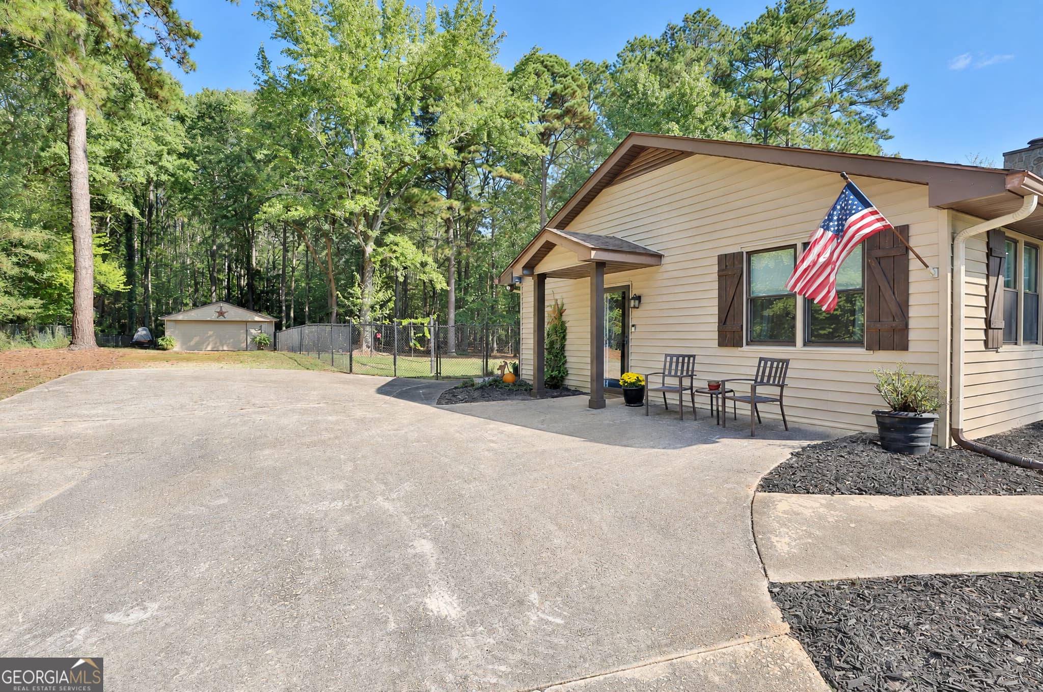 3 bedroom, 2 bathroom, 2,132 sq ft single family residence for sale at 513 Avalon Drive, Fayetteville, GA 30214 — photo 9