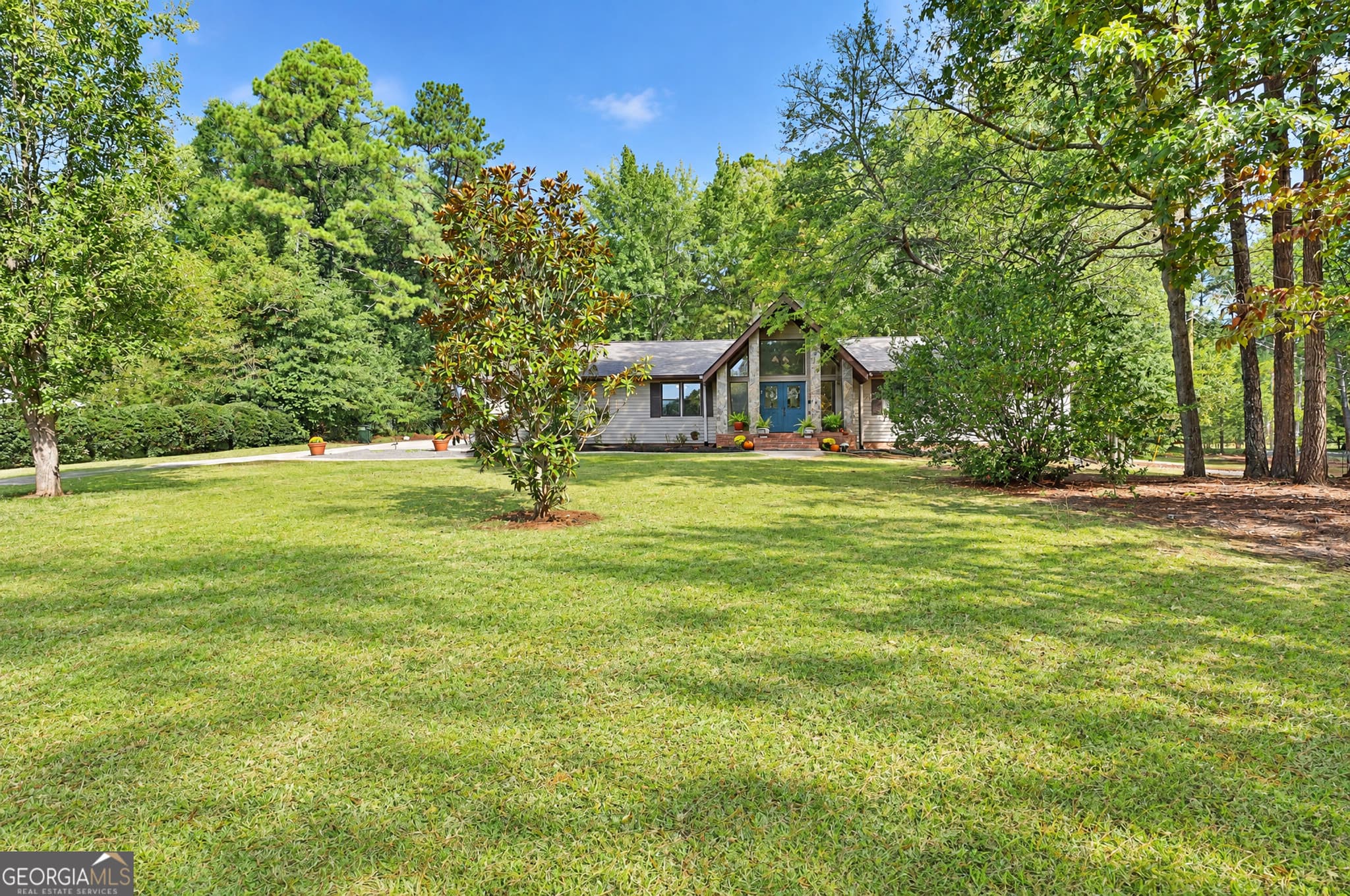 3 bedroom, 2 bathroom, 2,132 sq ft single family residence for sale at 513 Avalon Drive, Fayetteville, GA 30214 — photo 4