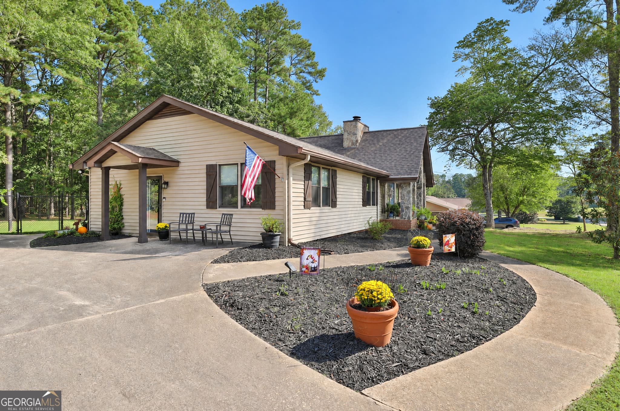 3 bedroom, 2 bathroom, 2,132 sq ft single family residence for sale at 513 Avalon Drive, Fayetteville, GA 30214 — photo 8