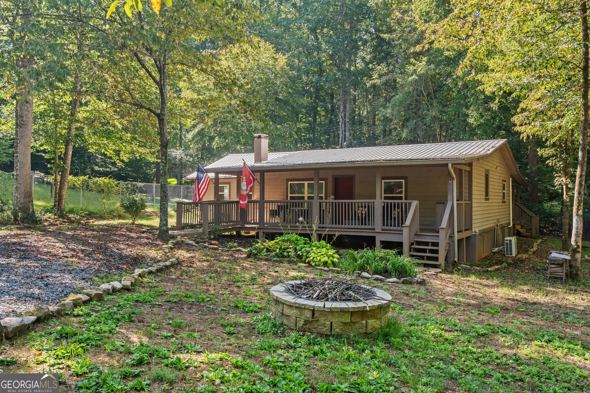 2 bedroom, 2 bathroom, 1,376 sq ft single family residence for sale at 4326 White Oak Drive, Hiawassee, GA 30546 — photo 2