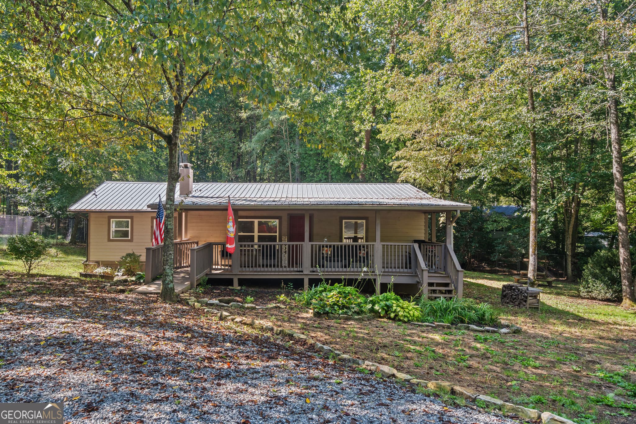 2 bedroom, 2 bathroom, 1,376 sq ft single family residence for sale at 4326 White Oak Drive, Hiawassee, GA 30546 — photo 1 of 33