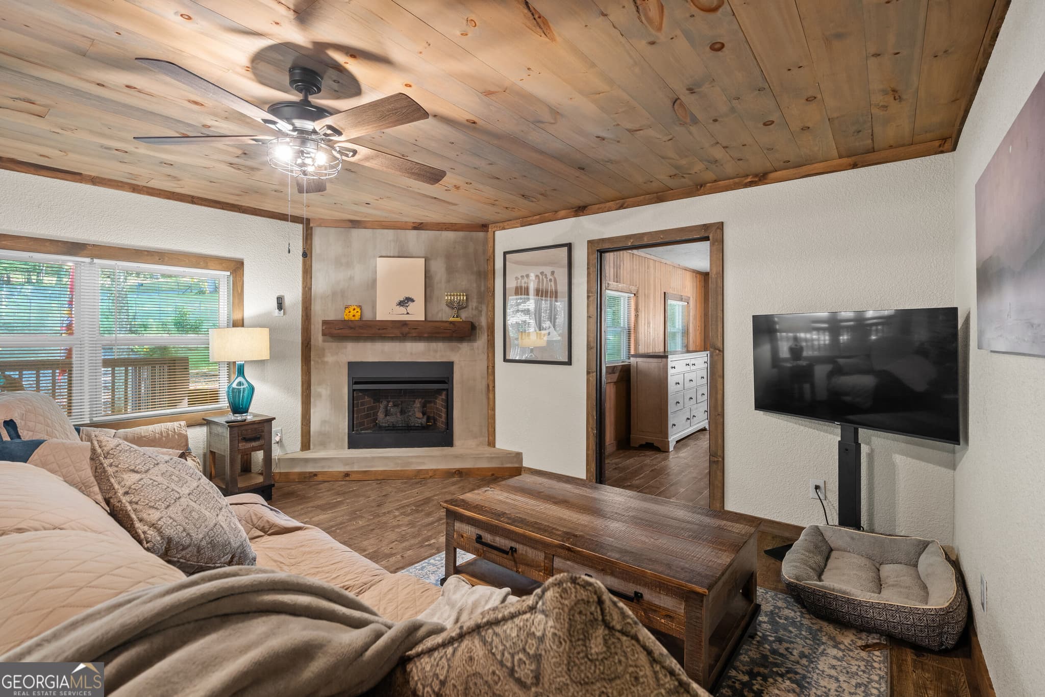 2 bedroom, 2 bathroom, 1,376 sq ft single family residence for sale at 4326 White Oak Drive, Hiawassee, GA 30546 — photo 4